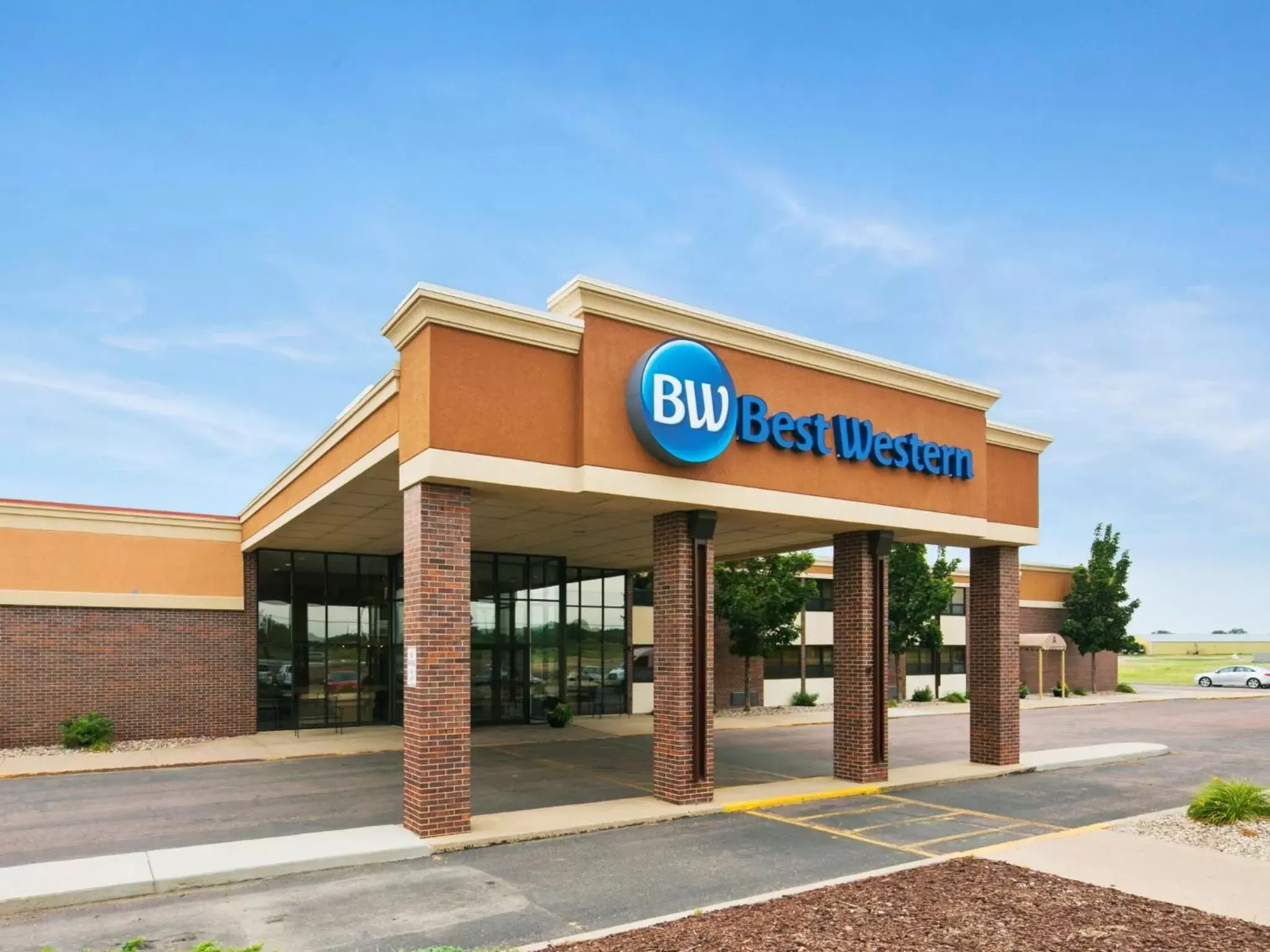 Facade/entrance, Property Building in Best Western Kelly Inn - Yankton