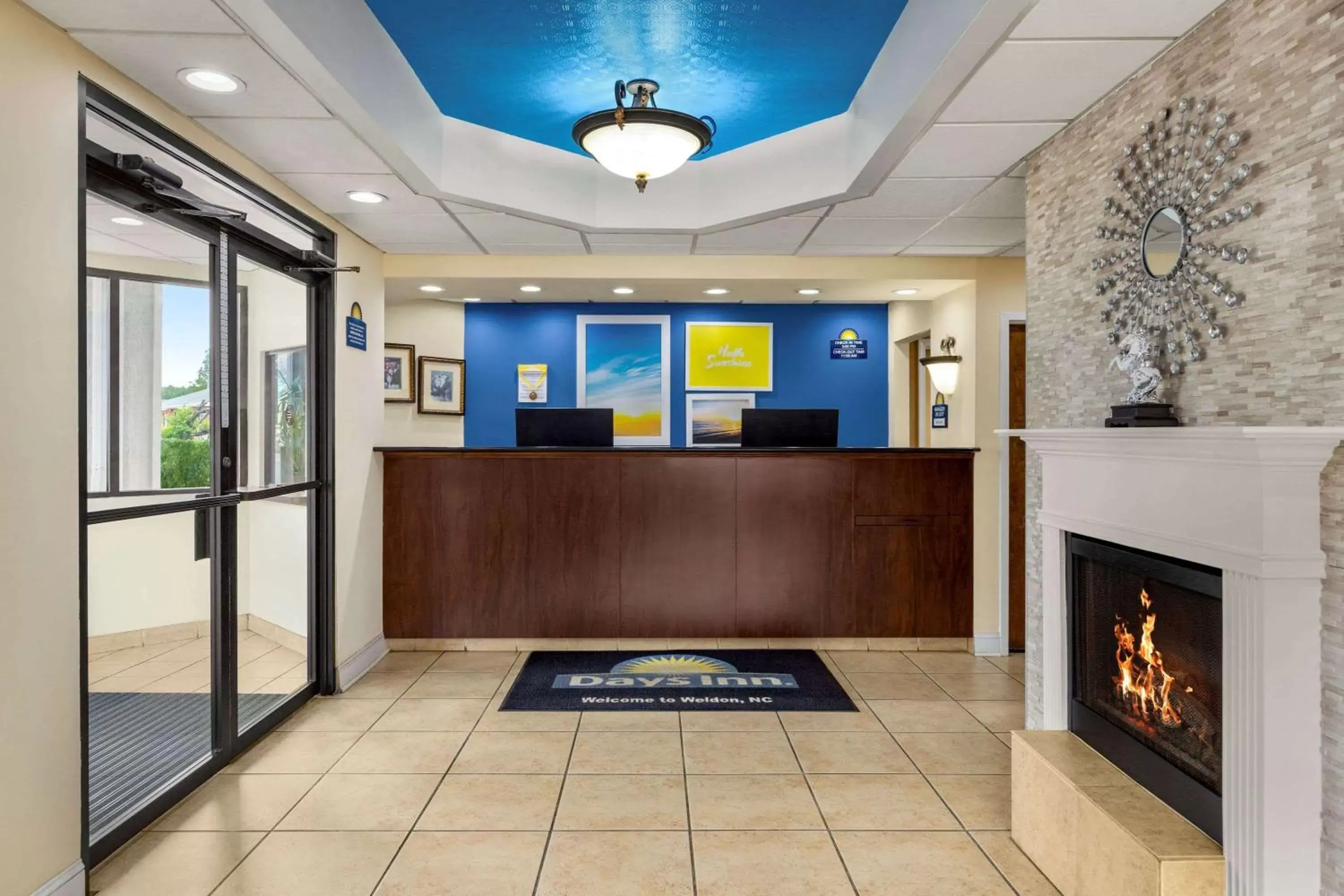 Lobby or reception, Lobby/Reception in Days Inn by Wyndham Weldon Roanoke Rapids