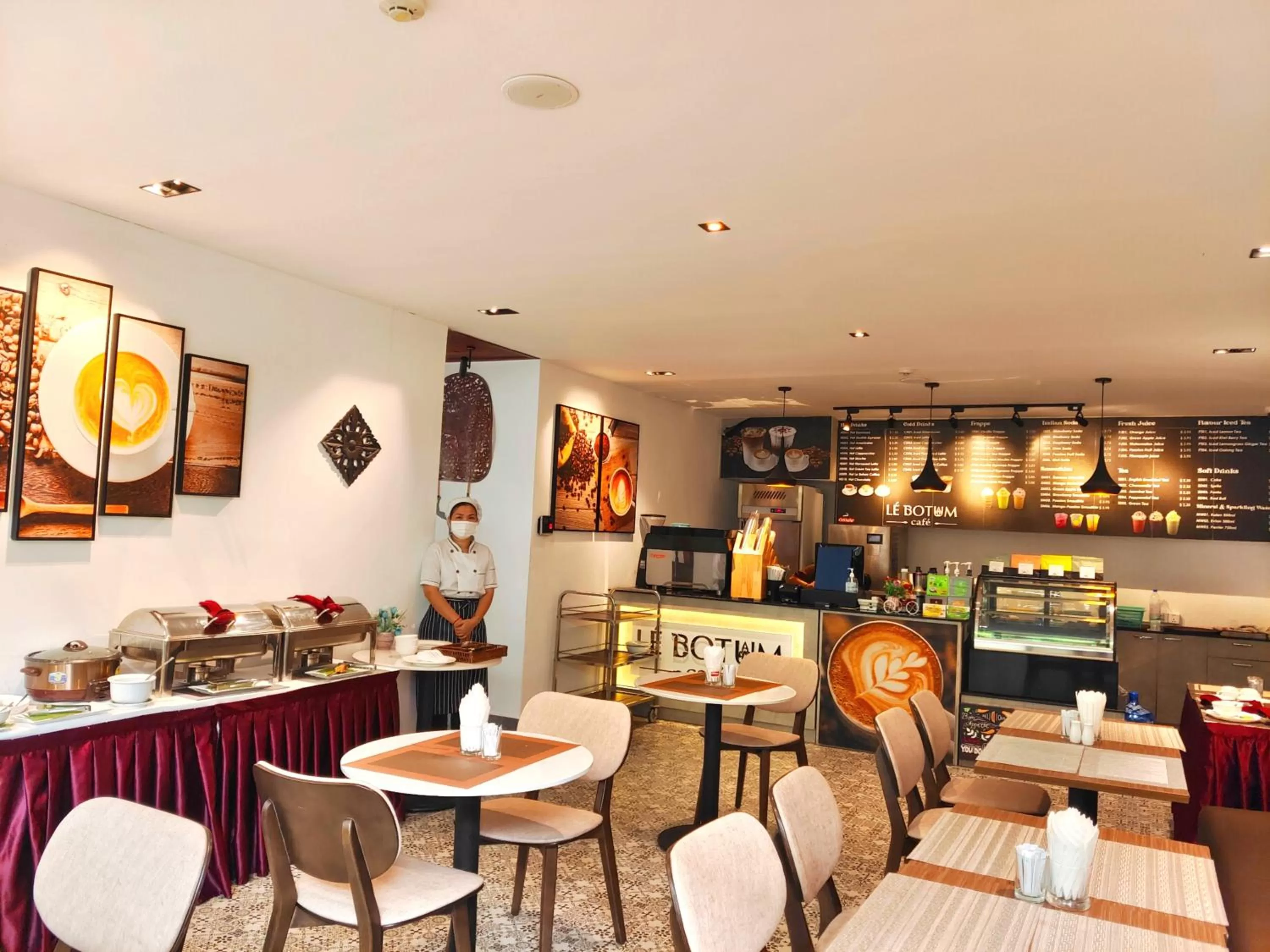 Restaurant/places to eat in Le Botum Hotel