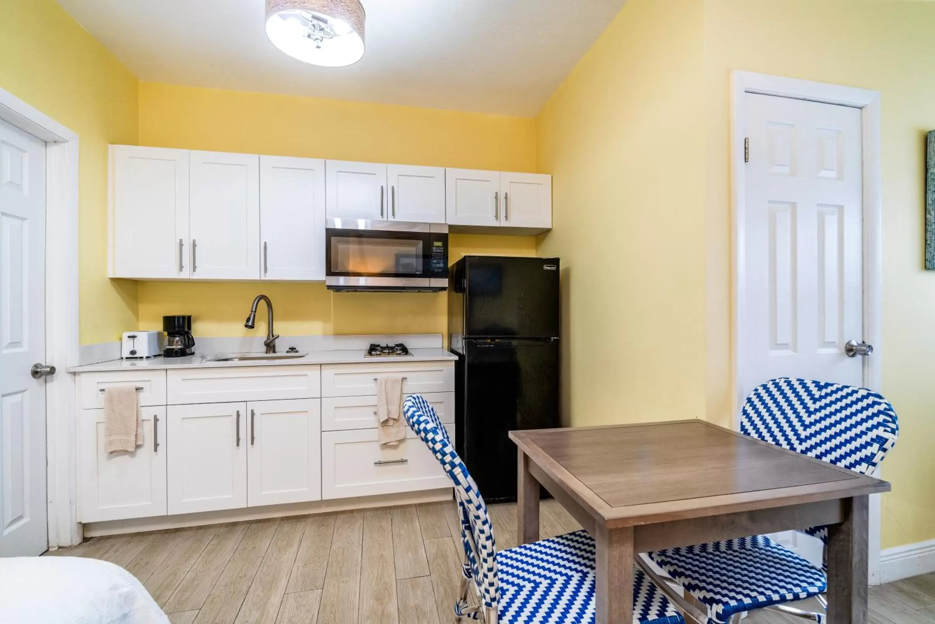 Kitchen/Kitchenette in Rainbow Bend Resort