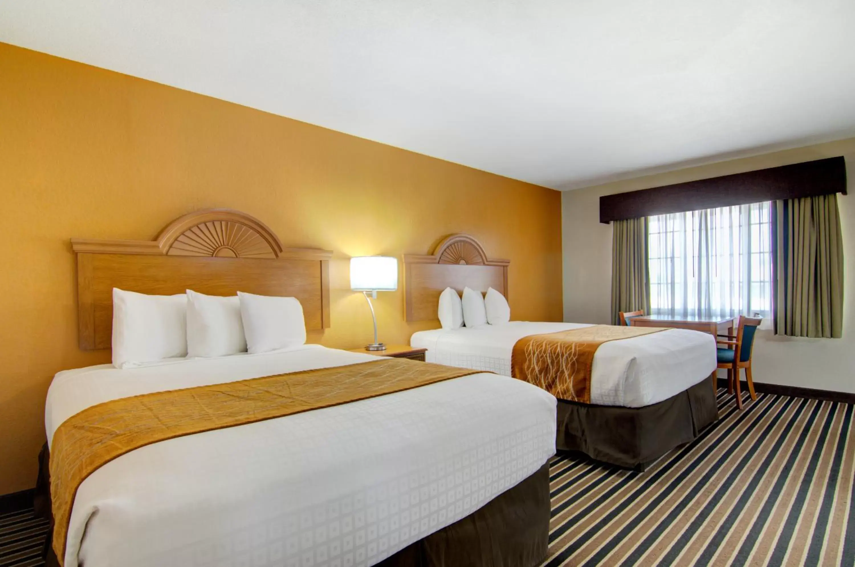 Bedroom, Bed in Westbridge Inn & Suites Bedroom, Bed in Westbridge Inn & Suites