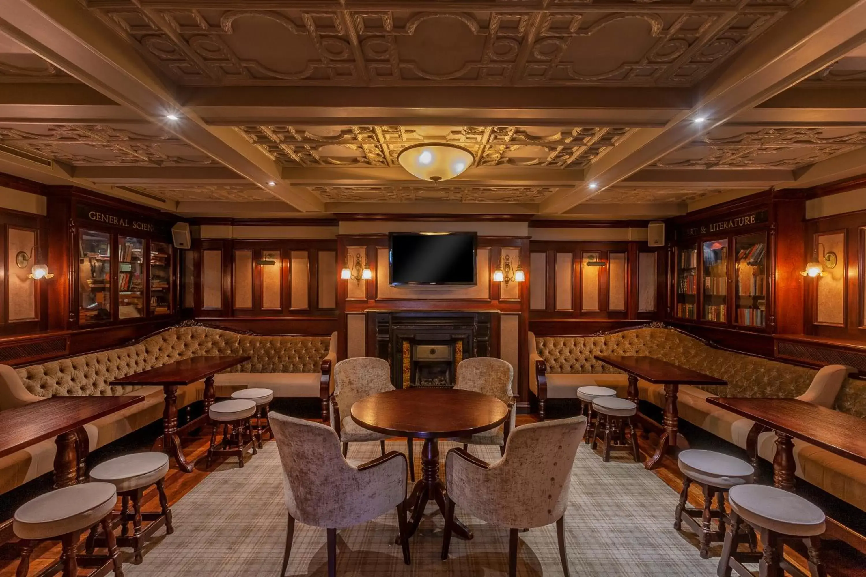 Lounge or bar in Canal Court Lounge or bar in Canal Court