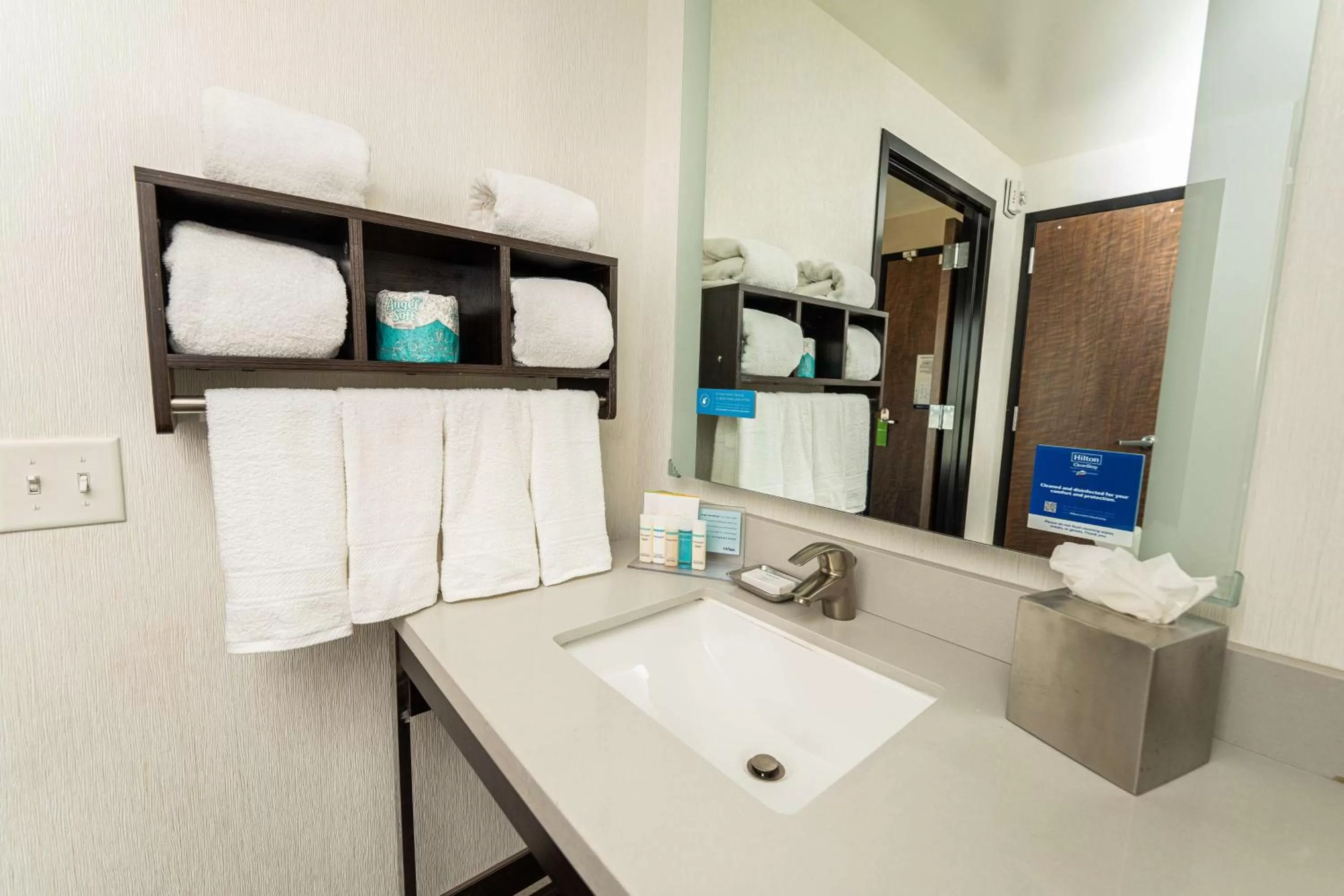 Bathroom in Hampton Inn San Francisco Downtown/Convention Center