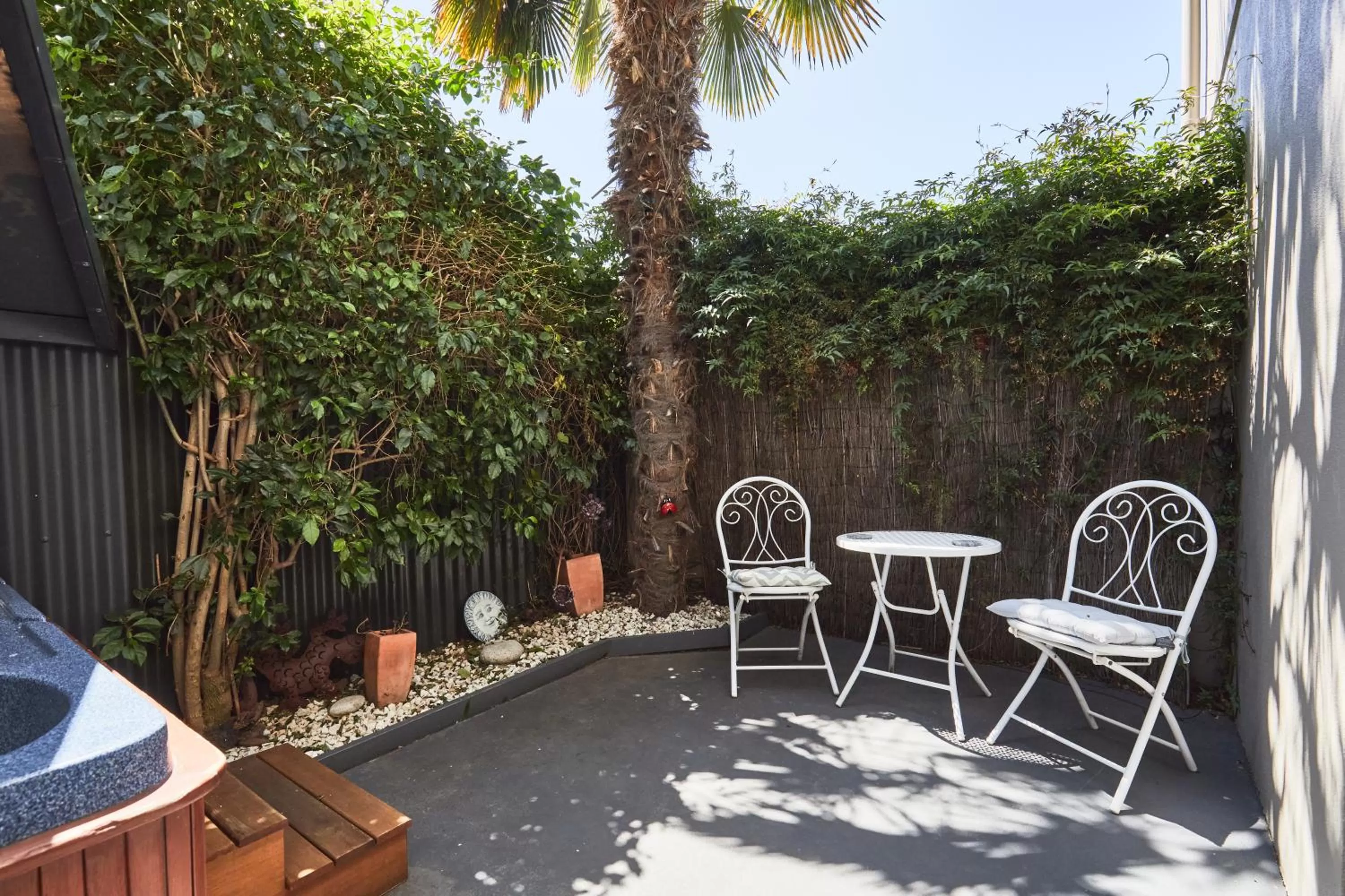 Patio in Blenheim Palms Motel