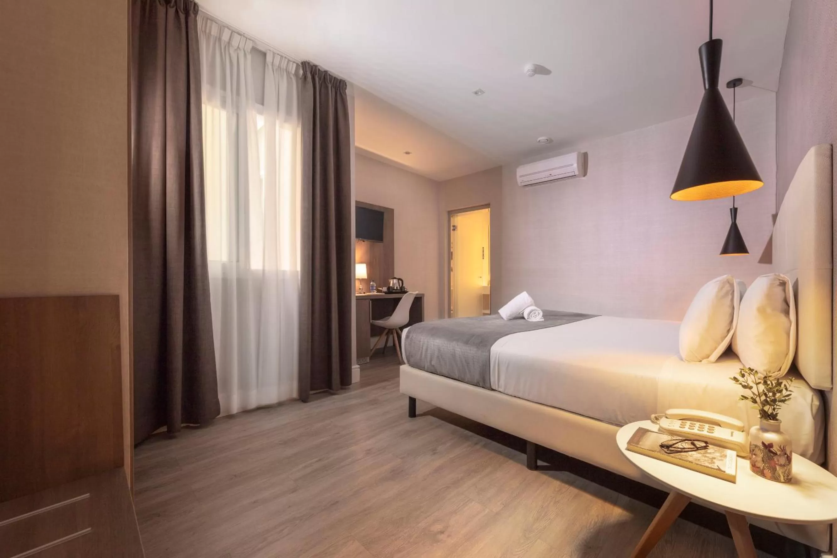 Photo of the whole room, Bed in Hotel Oasis