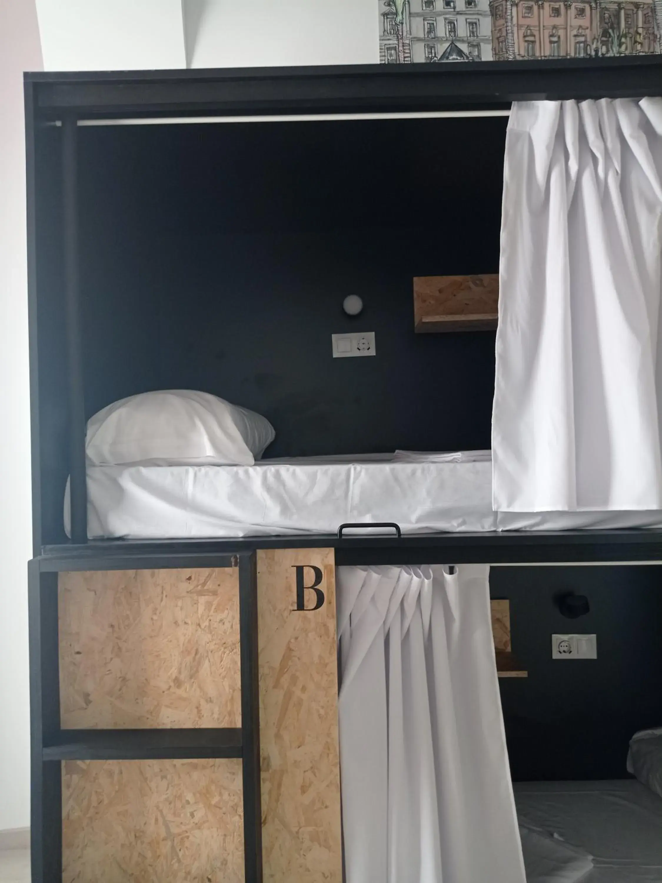 Bed, Bunk Bed in Planeta Cadiz Hostel