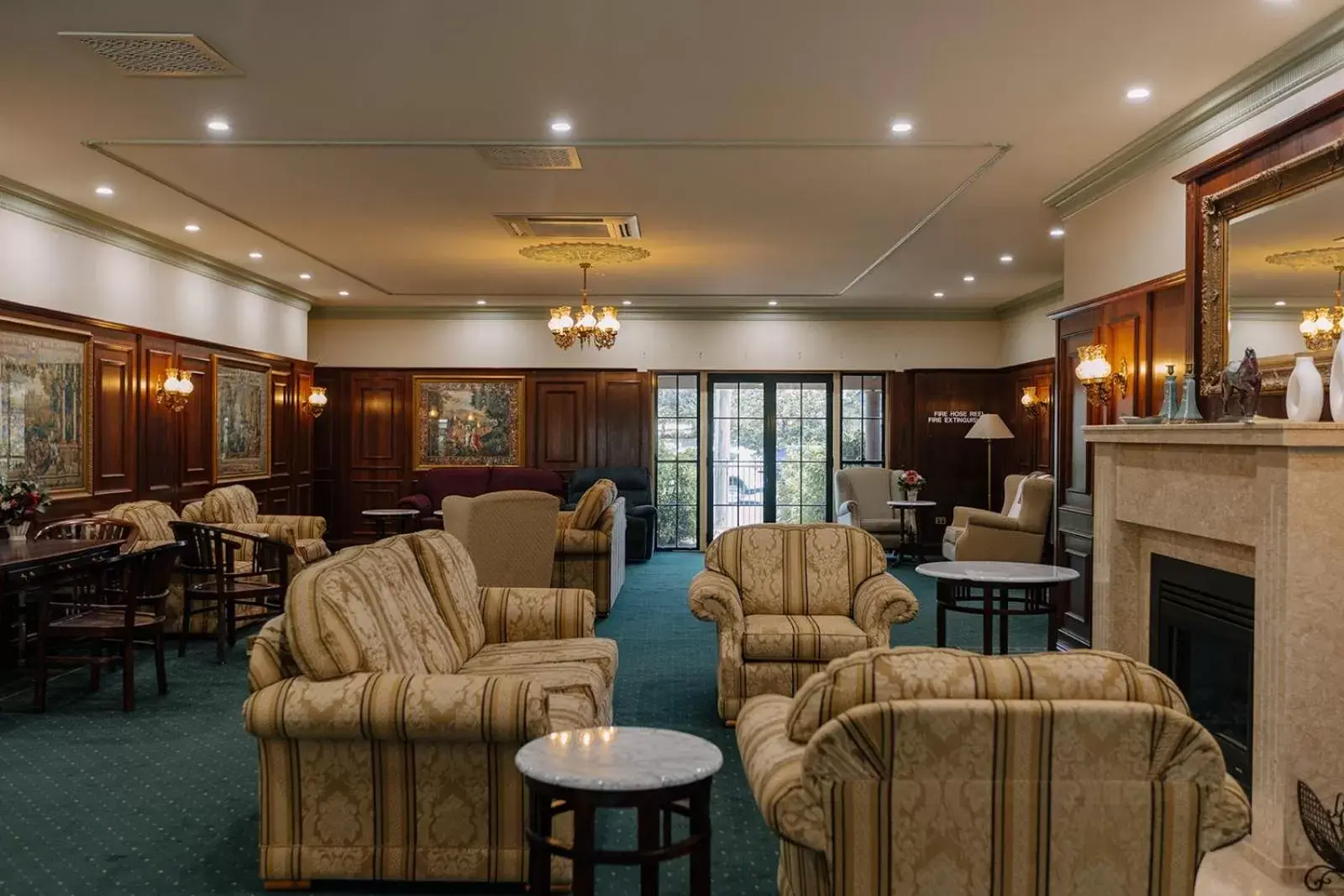 Lobby or reception, Lounge/Bar in The Lawson Riverside Suites