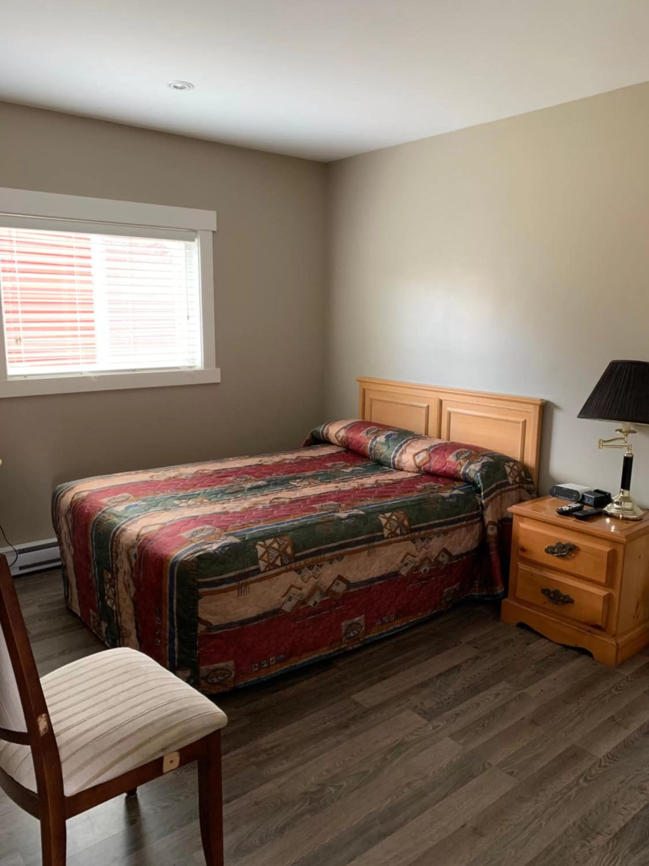 Bed in The Lionstone Inn Motel and Cottages