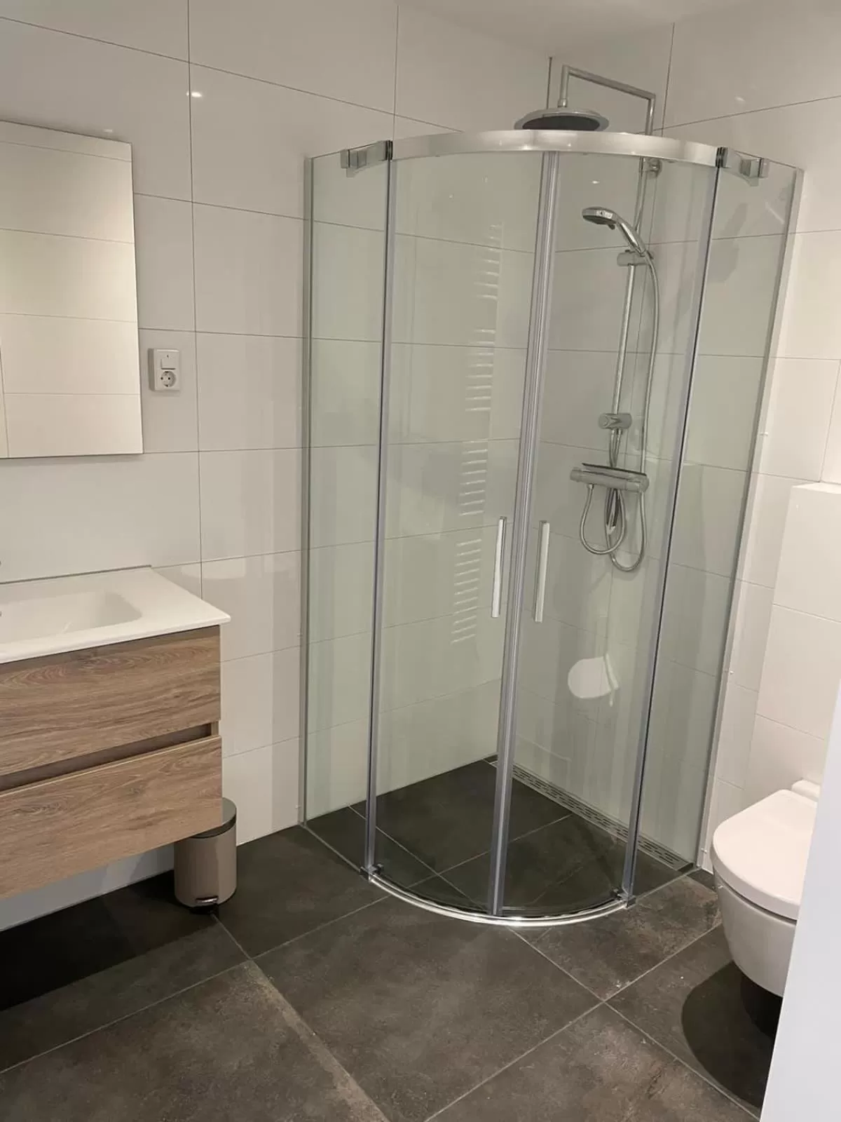 Shower in BnB Bruxelles - Studios & Apartments