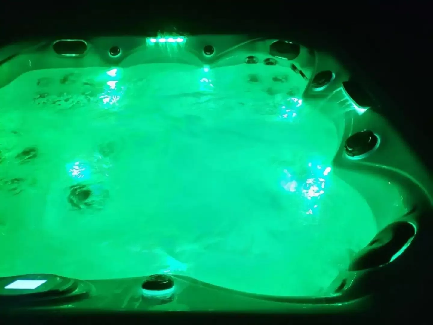 Hot Tub in Glenwood Inn - Stroudsburg