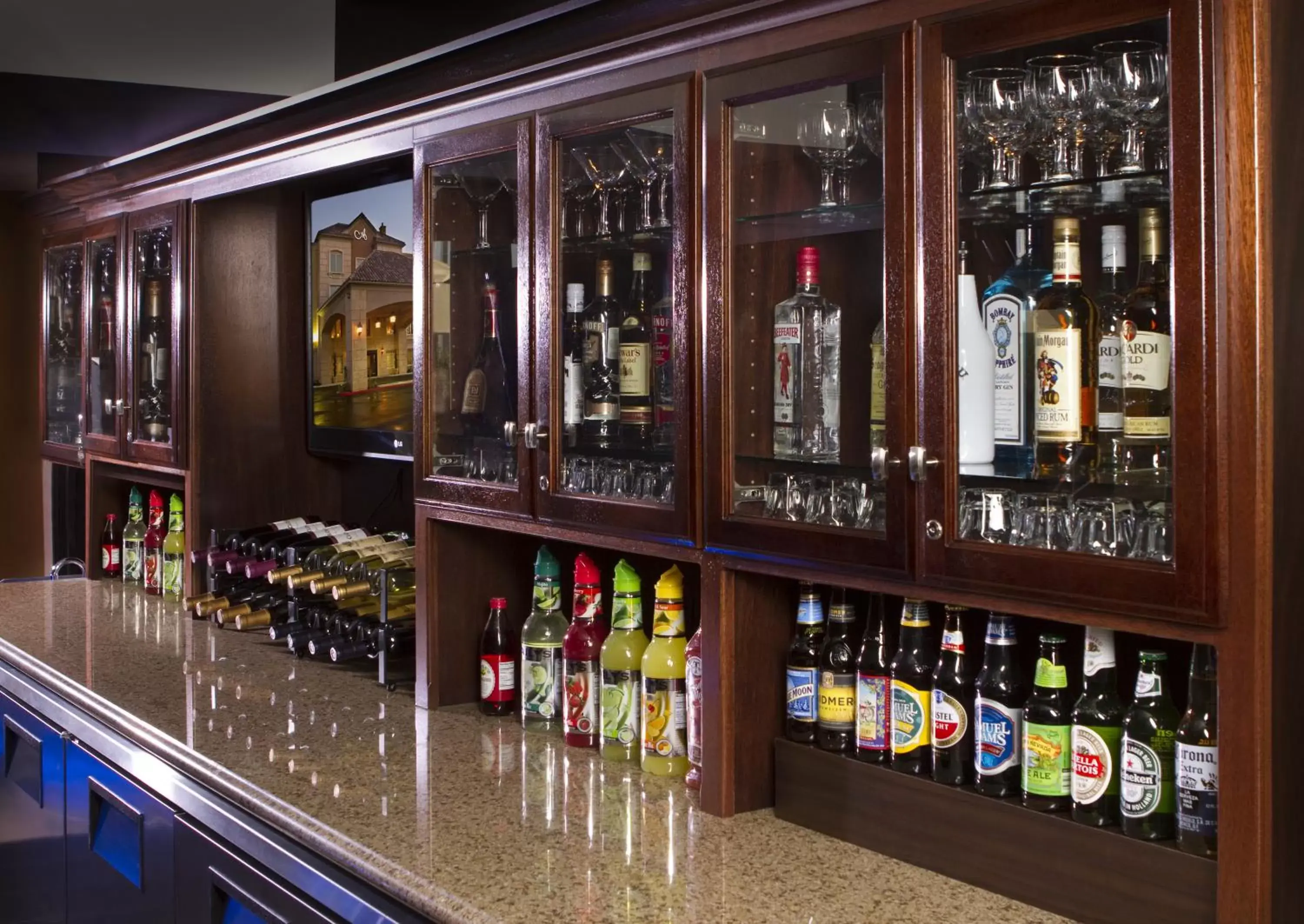 Lounge or bar in Ayres Hotel & Spa Moreno Valley/Riverside Lounge or bar in Ayres Hotel & Spa Moreno Valley/Riverside