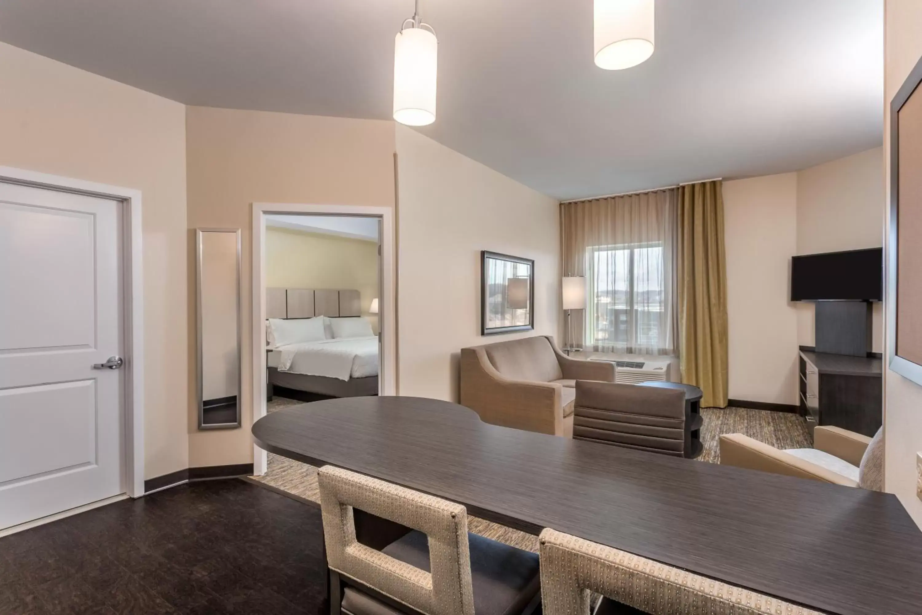 Living room, Dining Area in Candlewood Suites Bethlehem South, an IHG Hotel