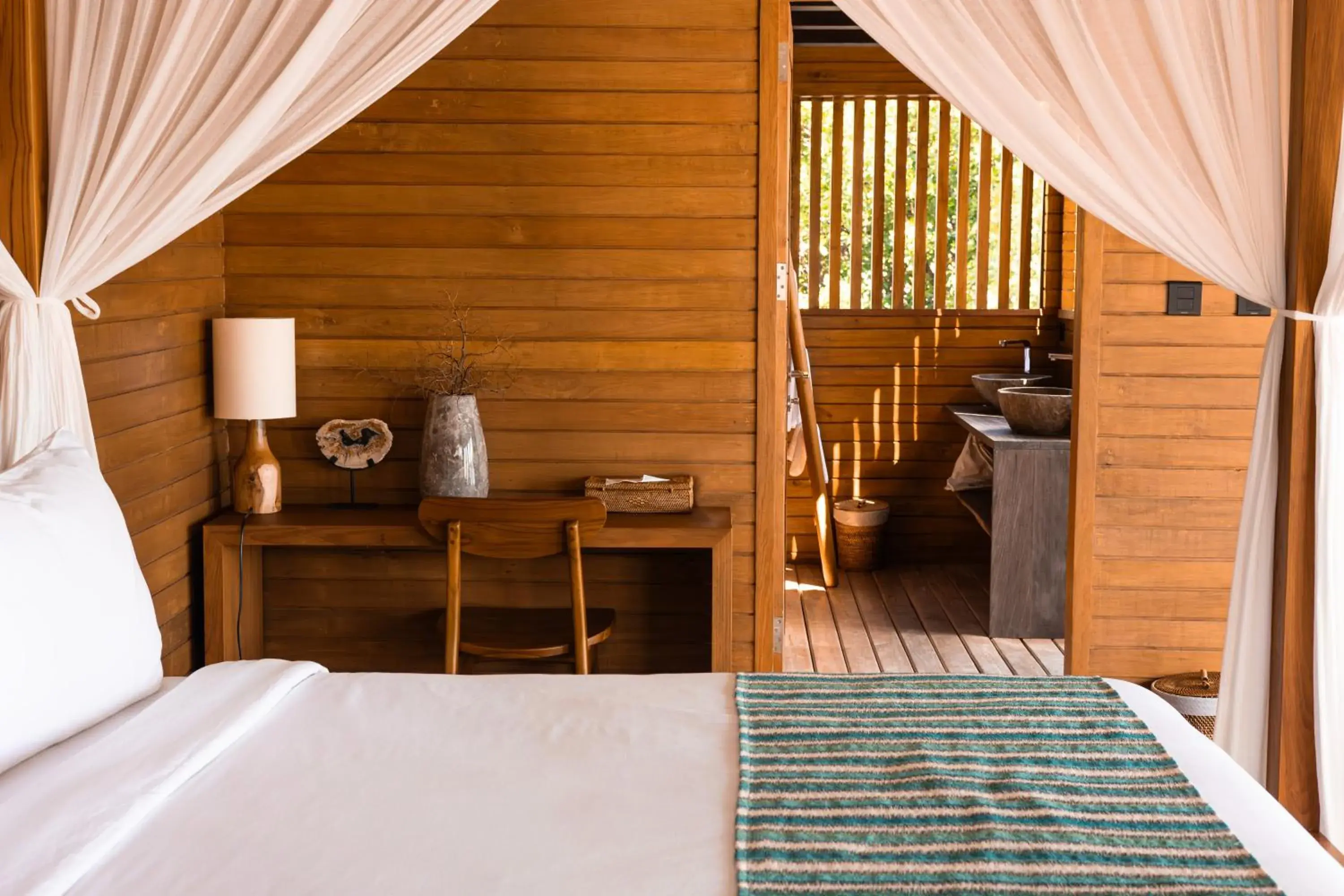 Bed in Menjaga Bay Bed in Menjaga Bay