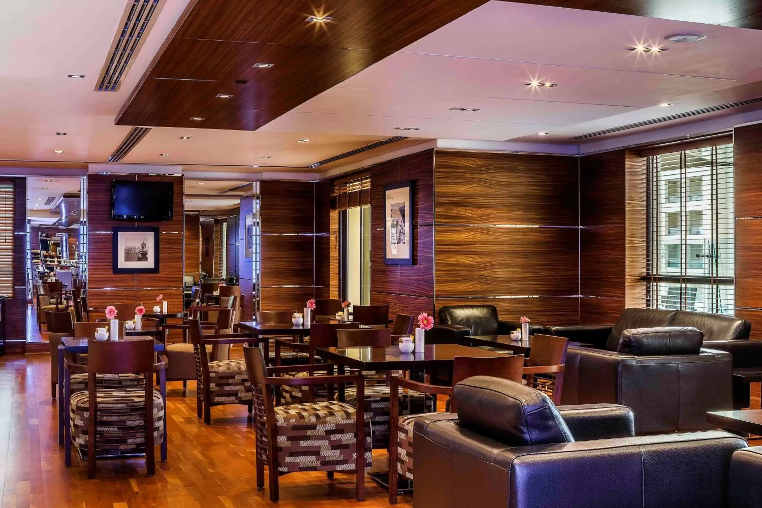 Lounge or bar, Lounge/Bar in Hilton Dubai The Walk