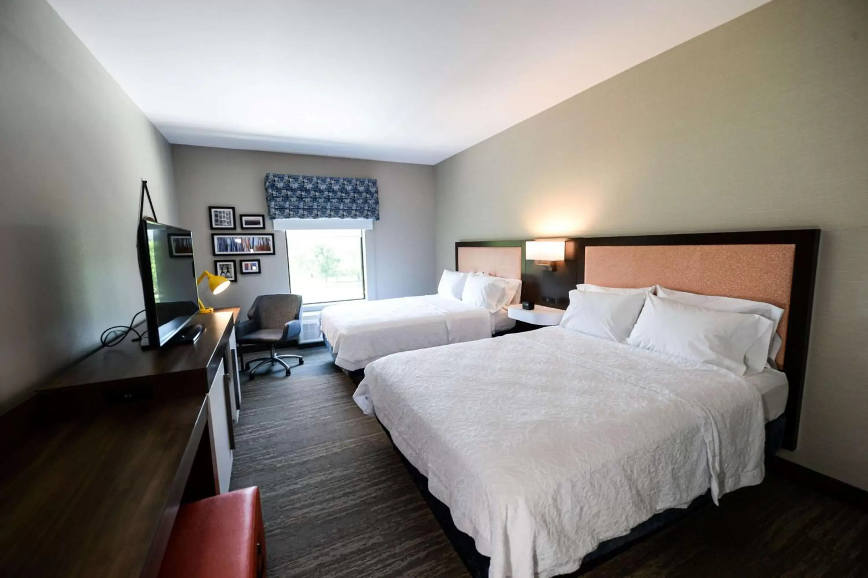 Bedroom, Bed in Hampton Inn & Suites Lenoir, NC