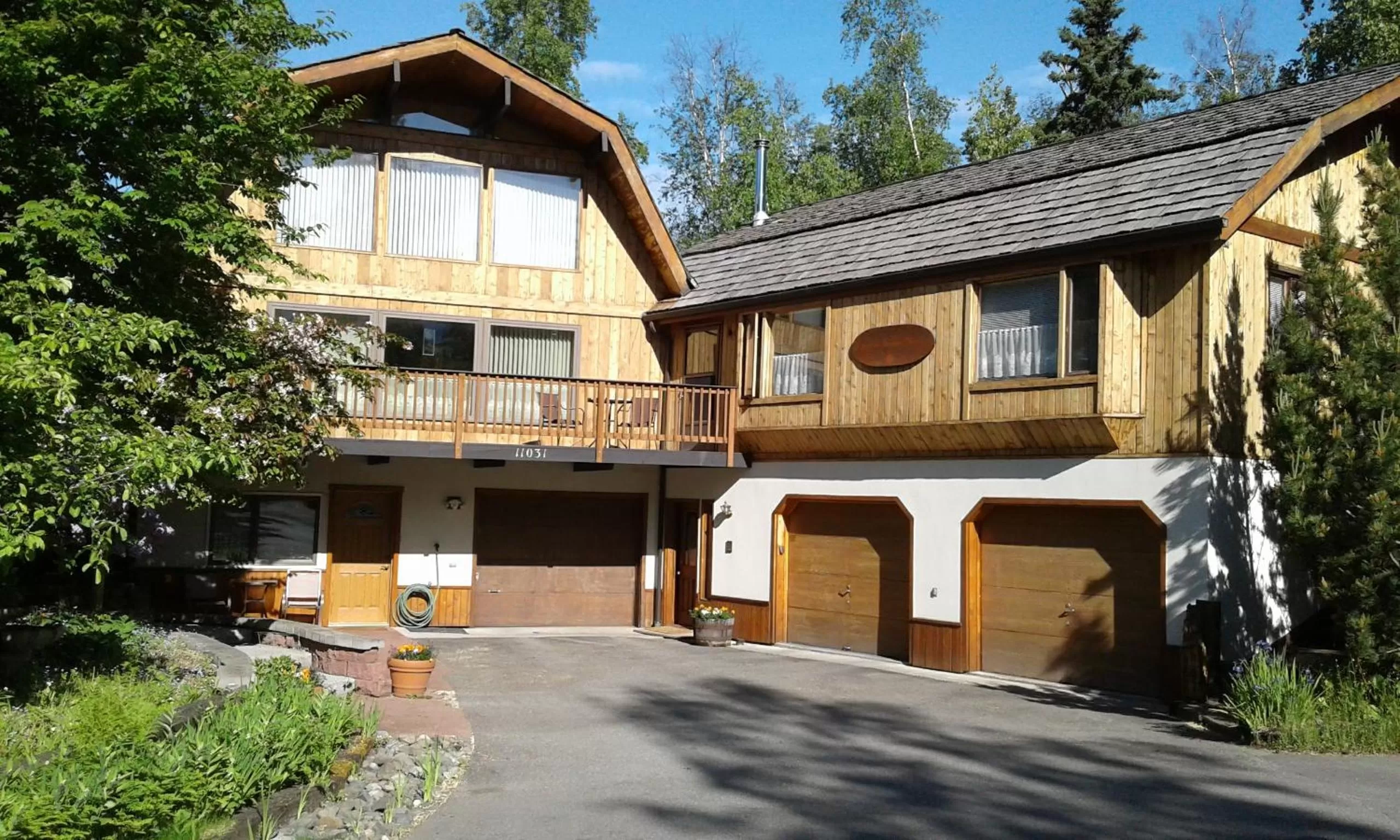 Property Building in Alaska Chalet Bed & Breakfast