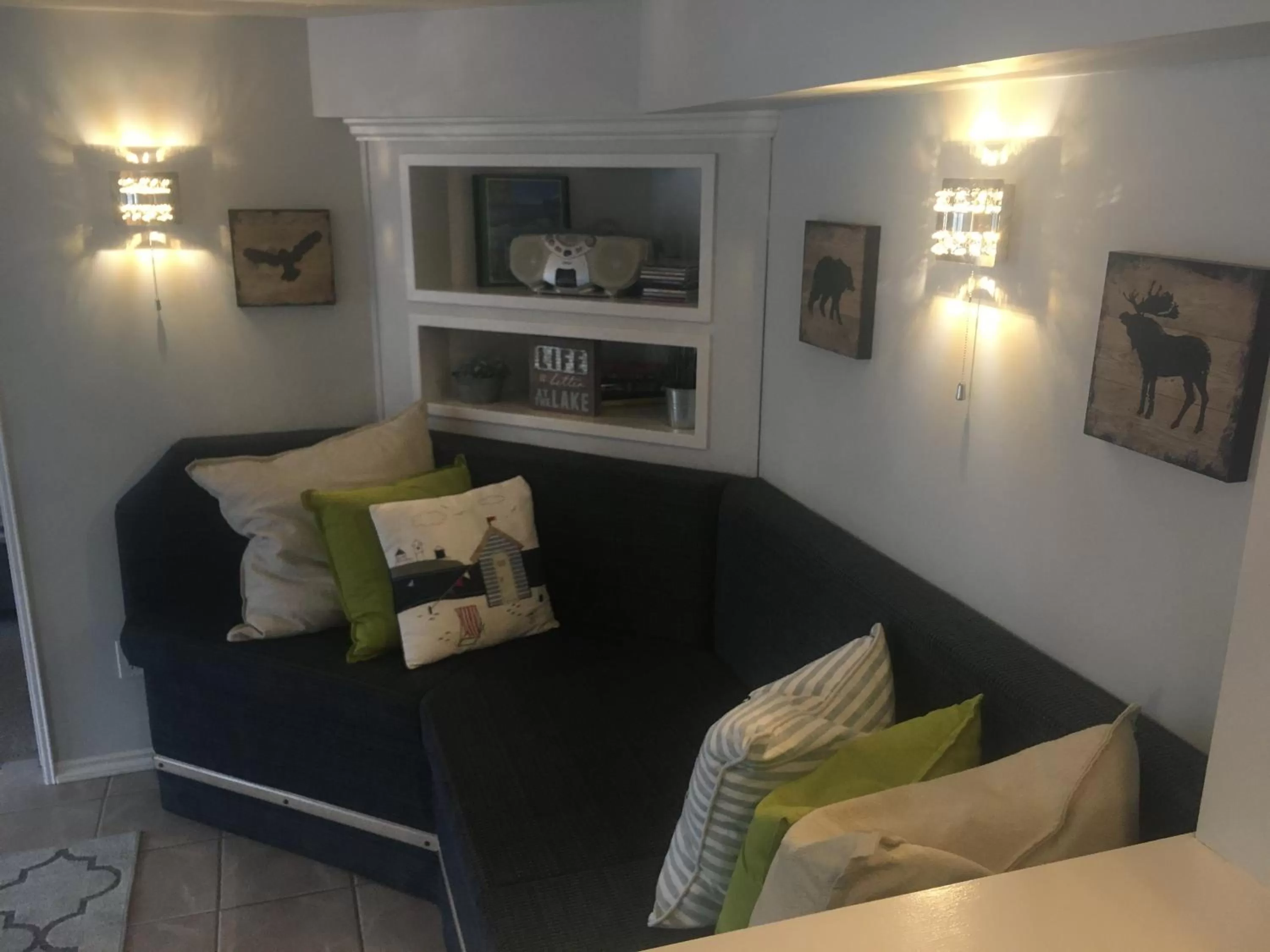 Bed, Seating Area in Long Lake Waterfront Bed and Breakfast