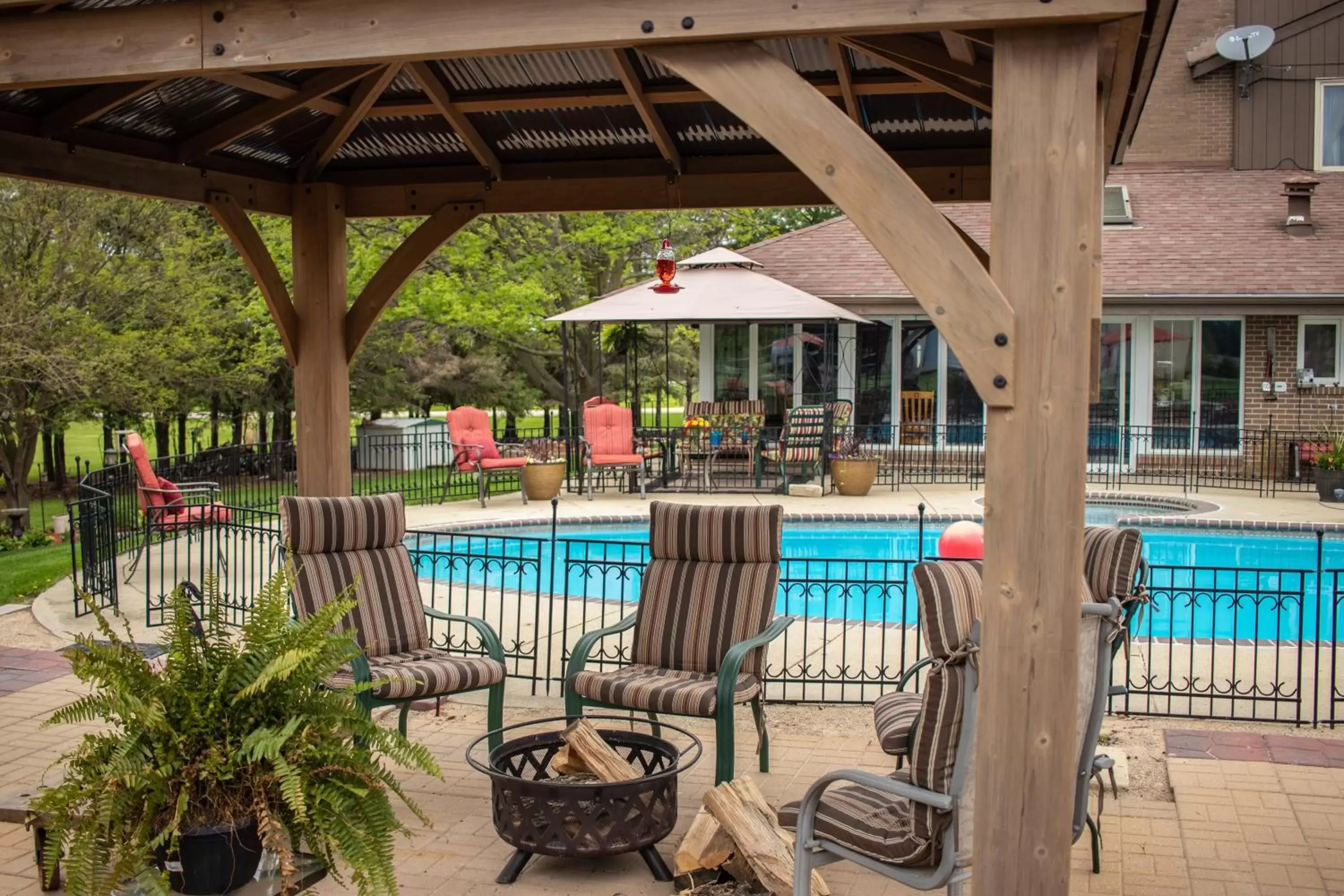 Pool view, Swimming Pool in Shane Acres Country Inn