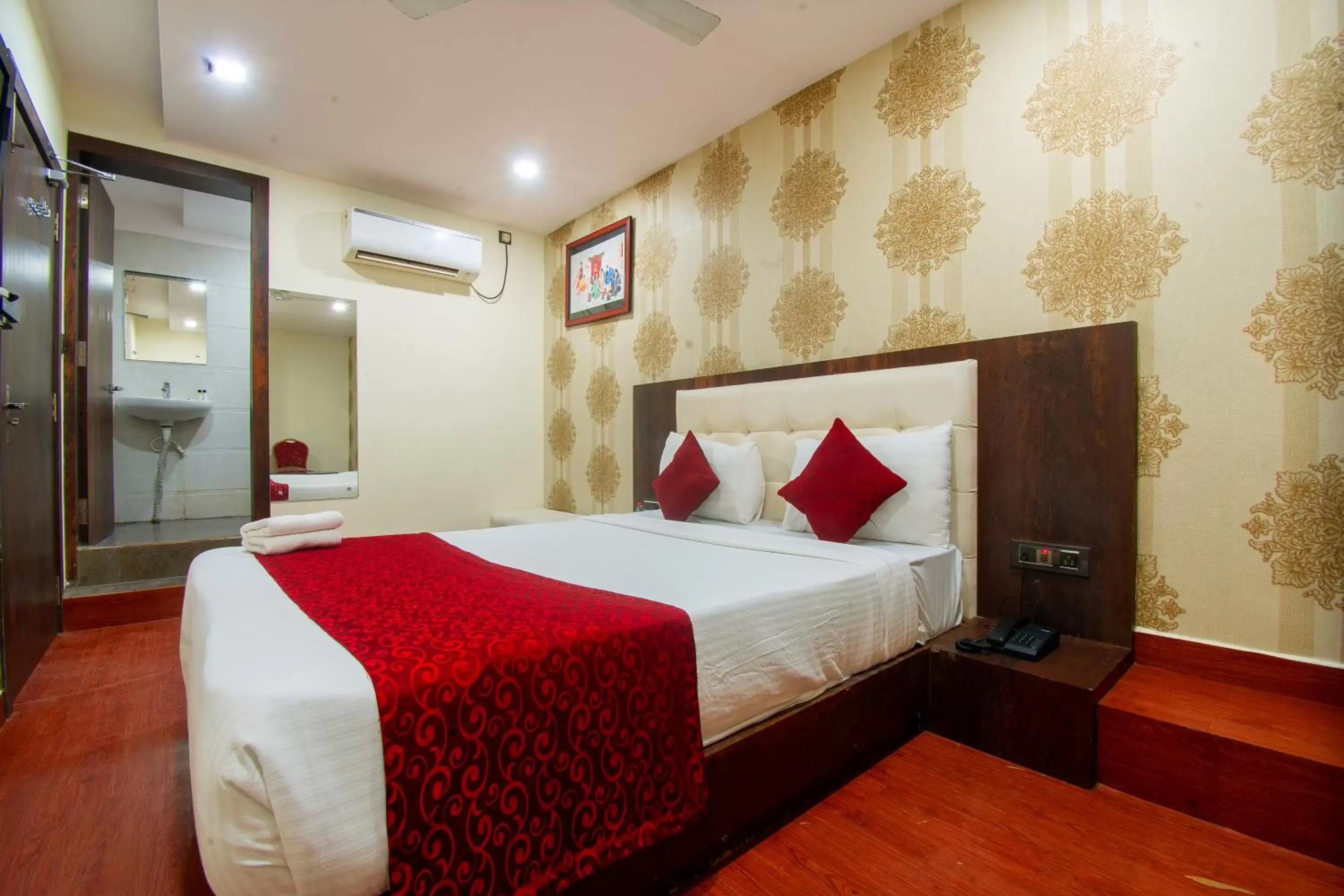 Bedroom, Bed in Vinayak Bhavan By Vinayak Hotels Bedroom, Bed in Vinayak Bhavan By Vinayak Hotels