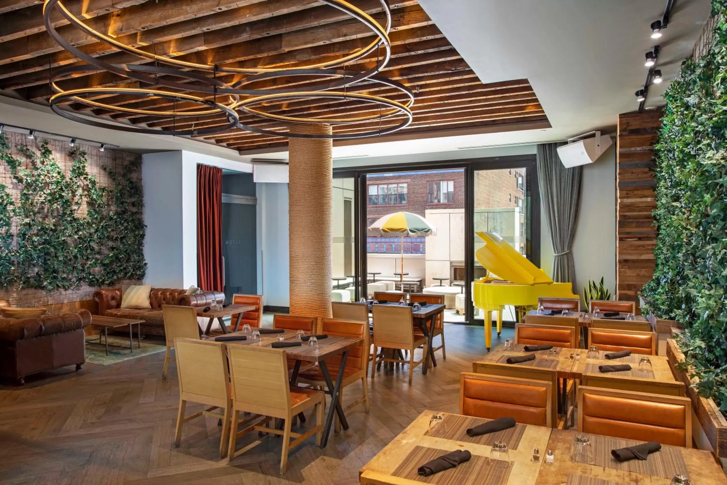 Restaurant/places to eat in Royalton Park Avenue Restaurant/places to eat in Royalton Park Avenue