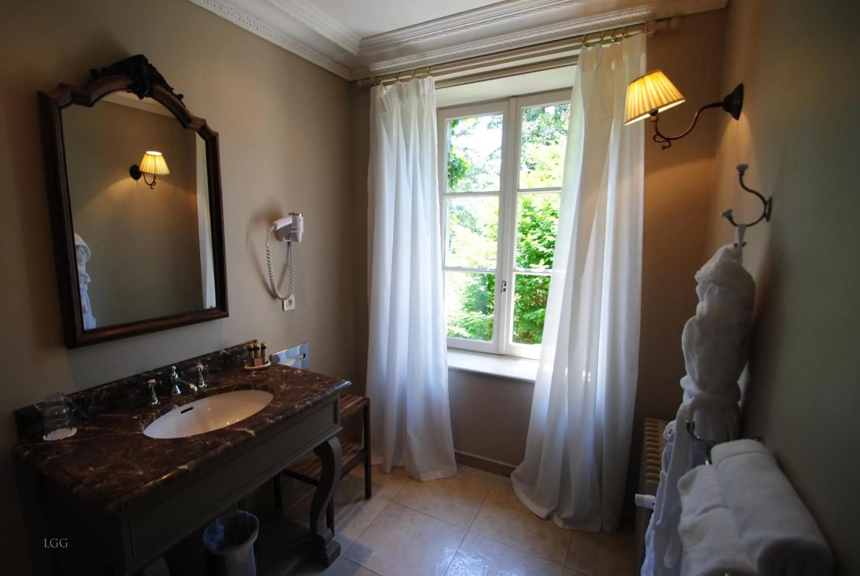 Bathroom in Hôtel Restaurant Spa Le Sauvage