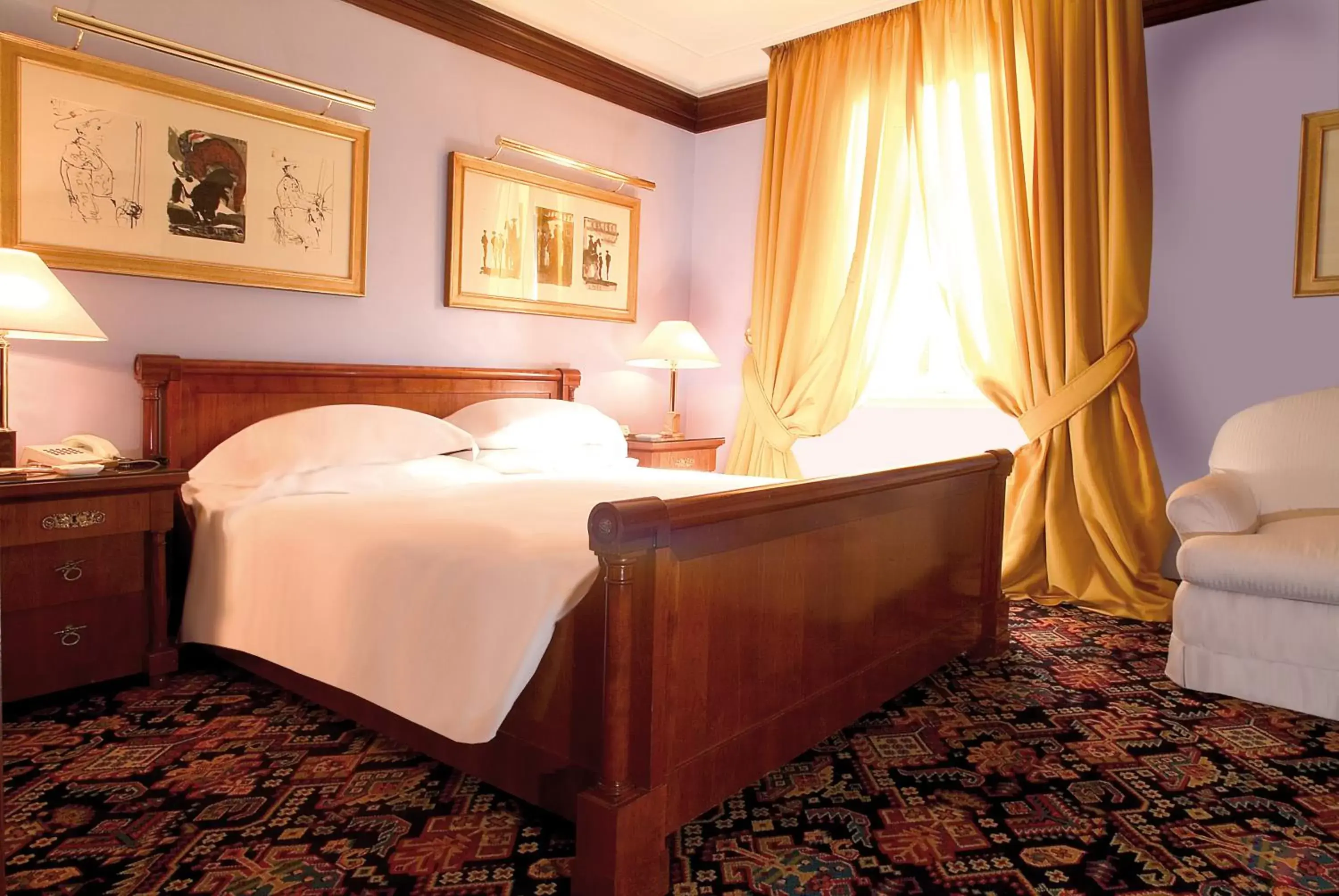 Decorative detail, Bed in Hotel Albani Firenze