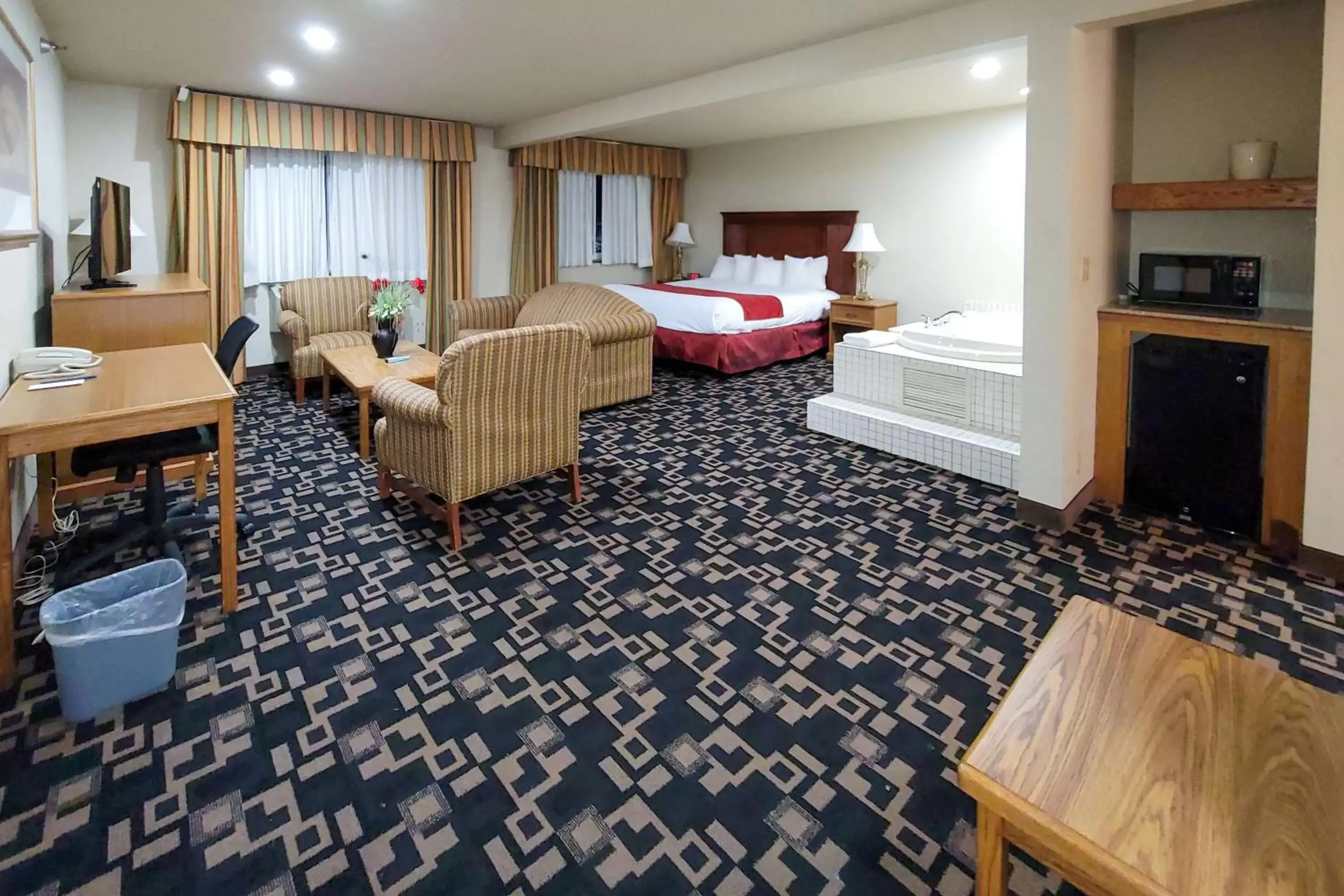 Photo of the whole room, Bed in Comfort Inn & Suites