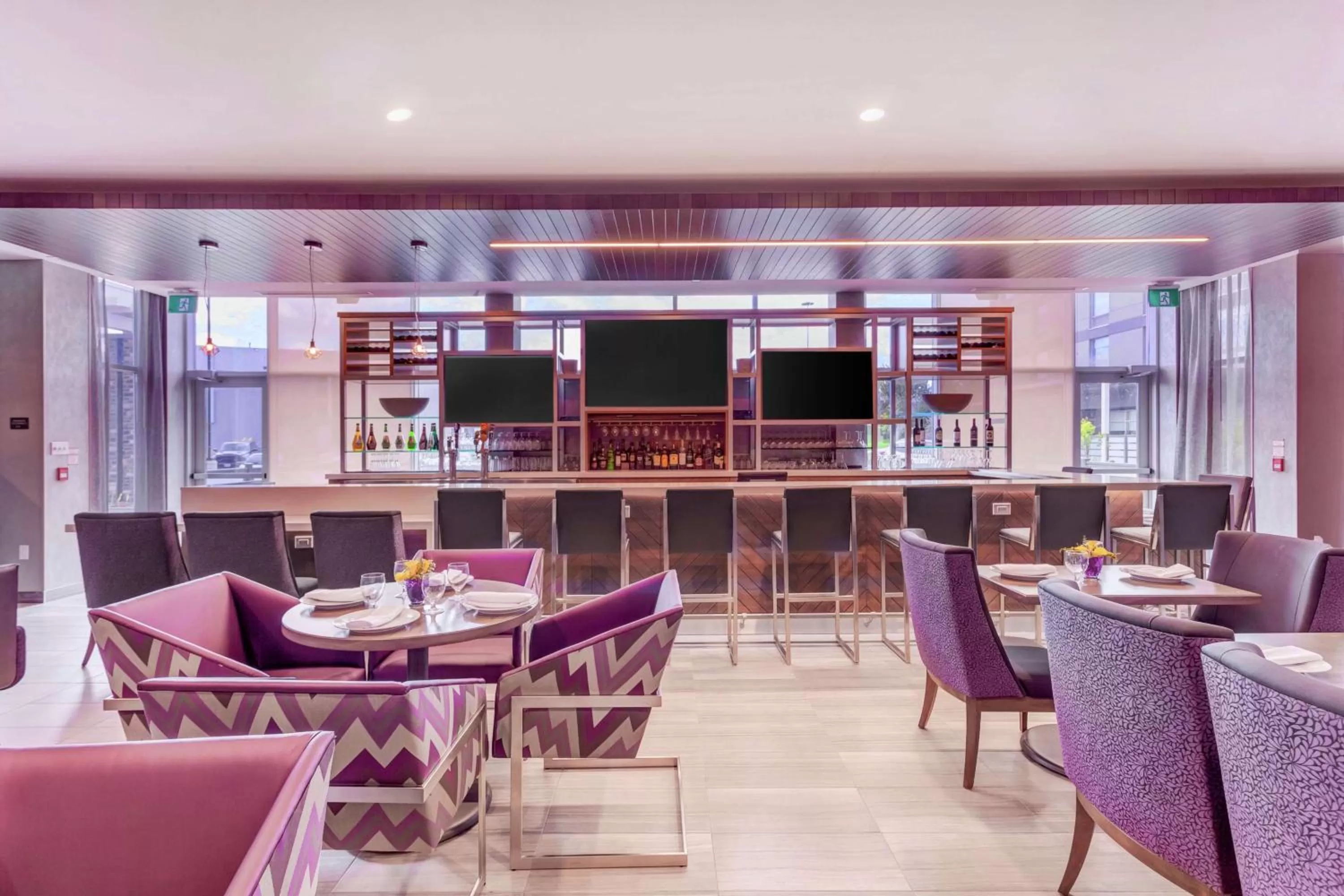 Lounge or bar in Hilton Garden Inn Toronto/Brampton West, Ontario, Canada