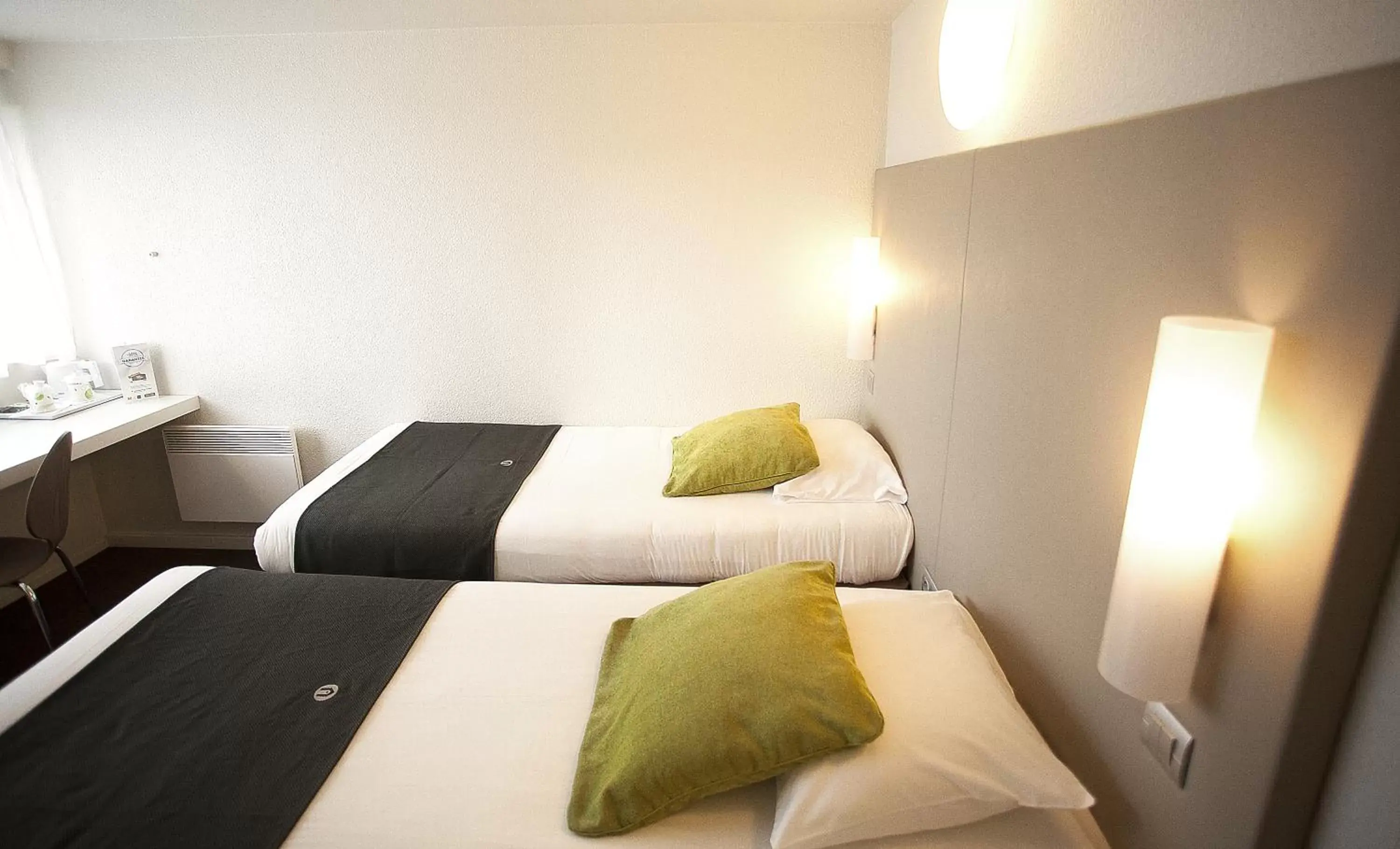 Bedroom, Bed in Campanile Evry Est - Saint Germain les Corbeil