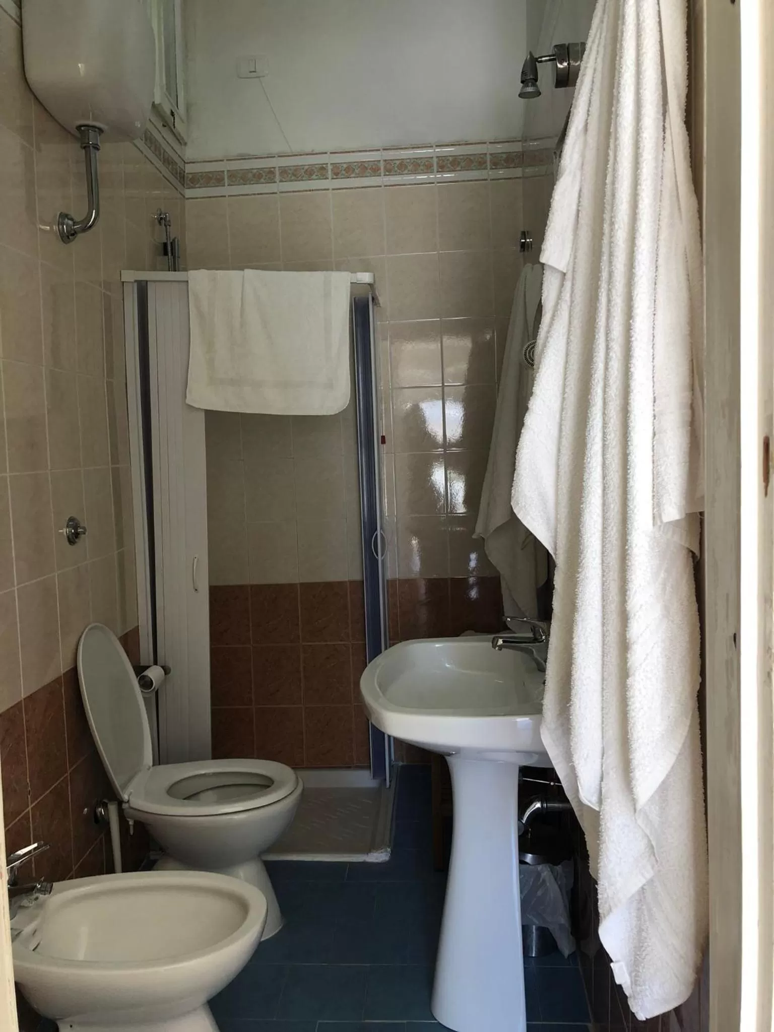 Shower in Rocca Sul Mare Hotel