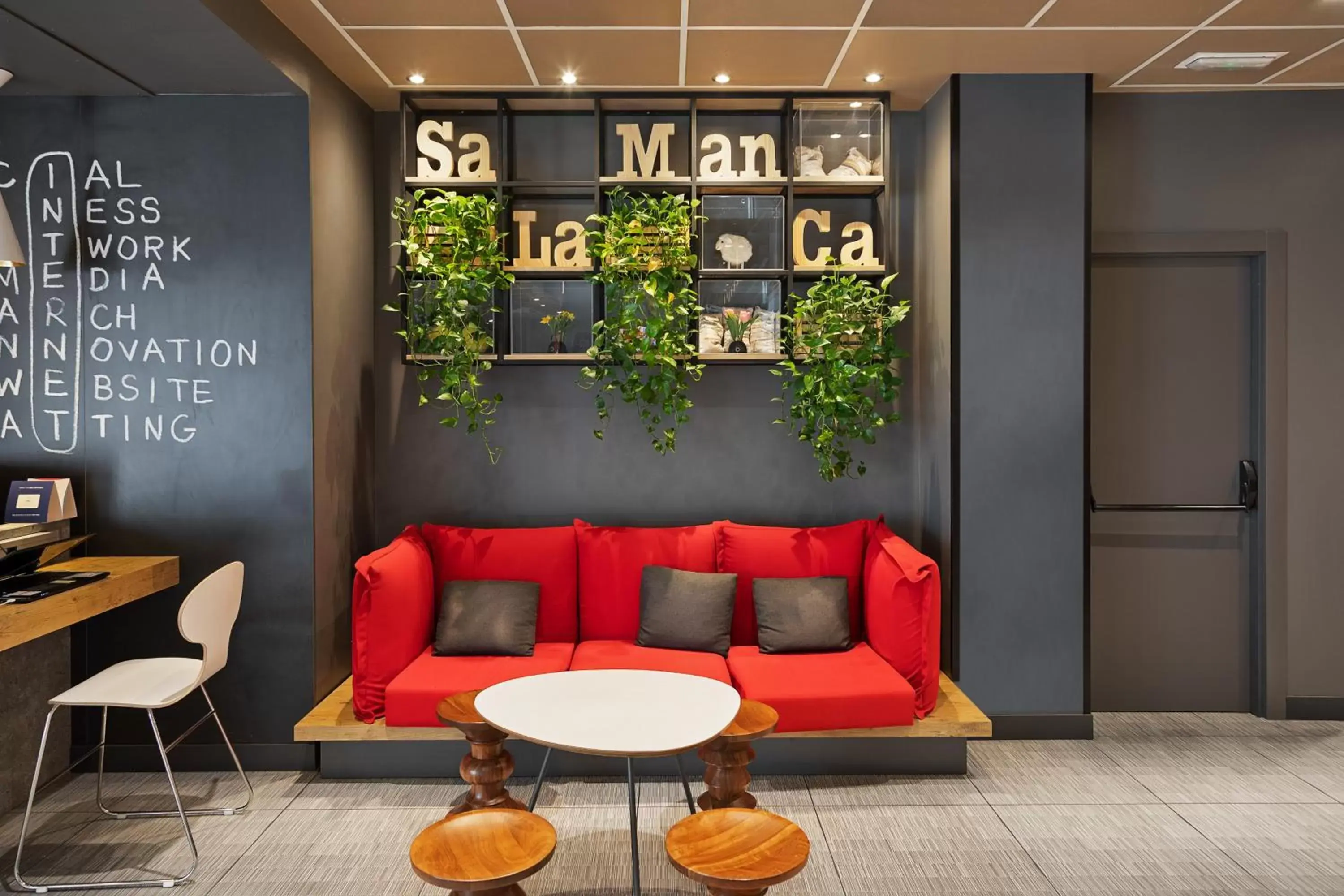 Lobby or reception, Seating Area in Ibis Salamanca