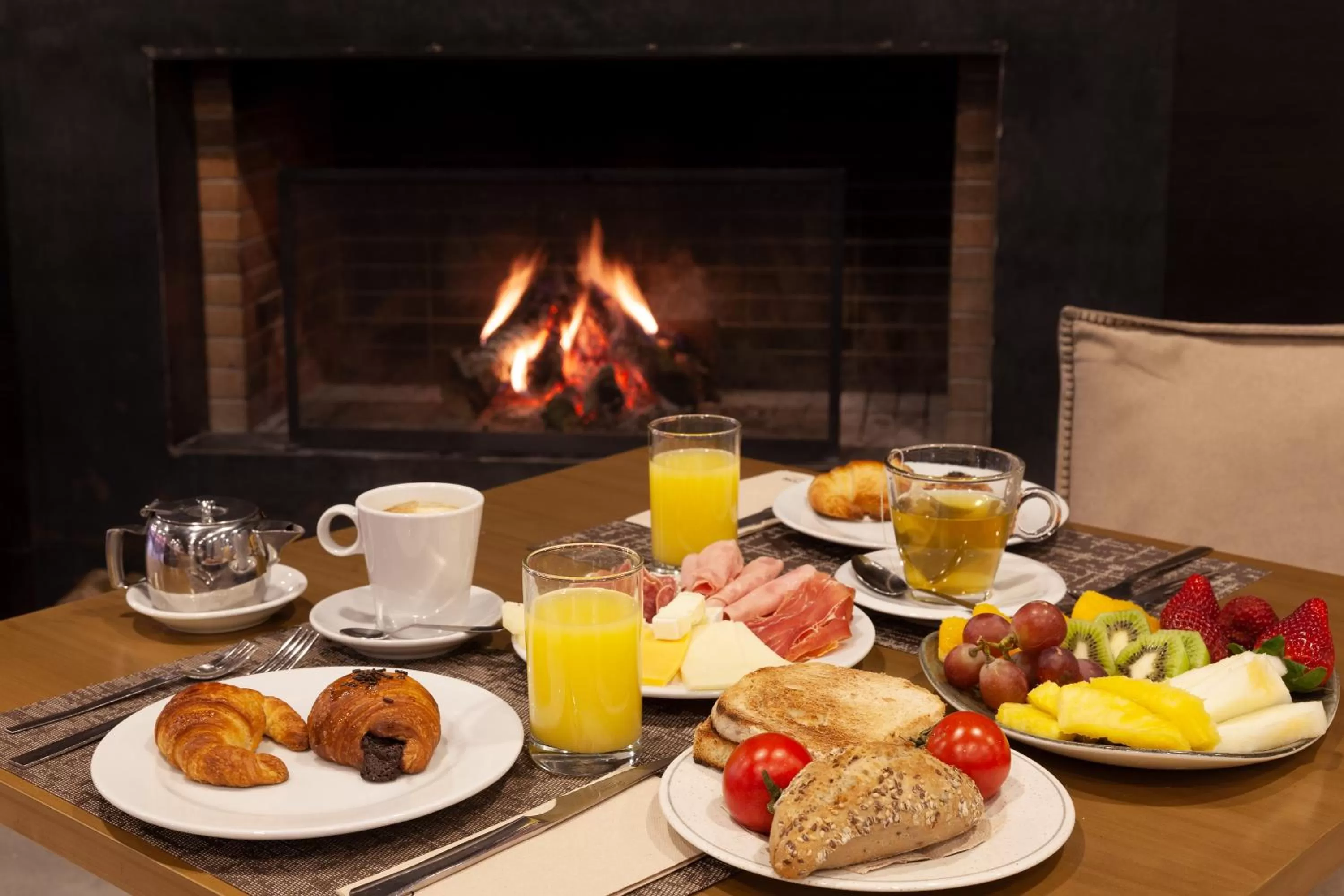 Continental breakfast in Montanyà