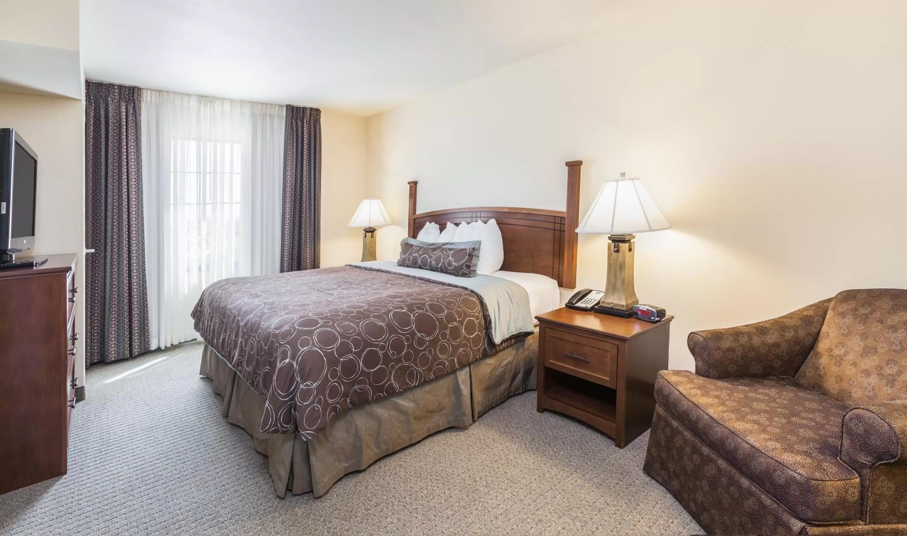 Photo of the whole room, Bed in Staybridge Suites El Paso Airport by IHG