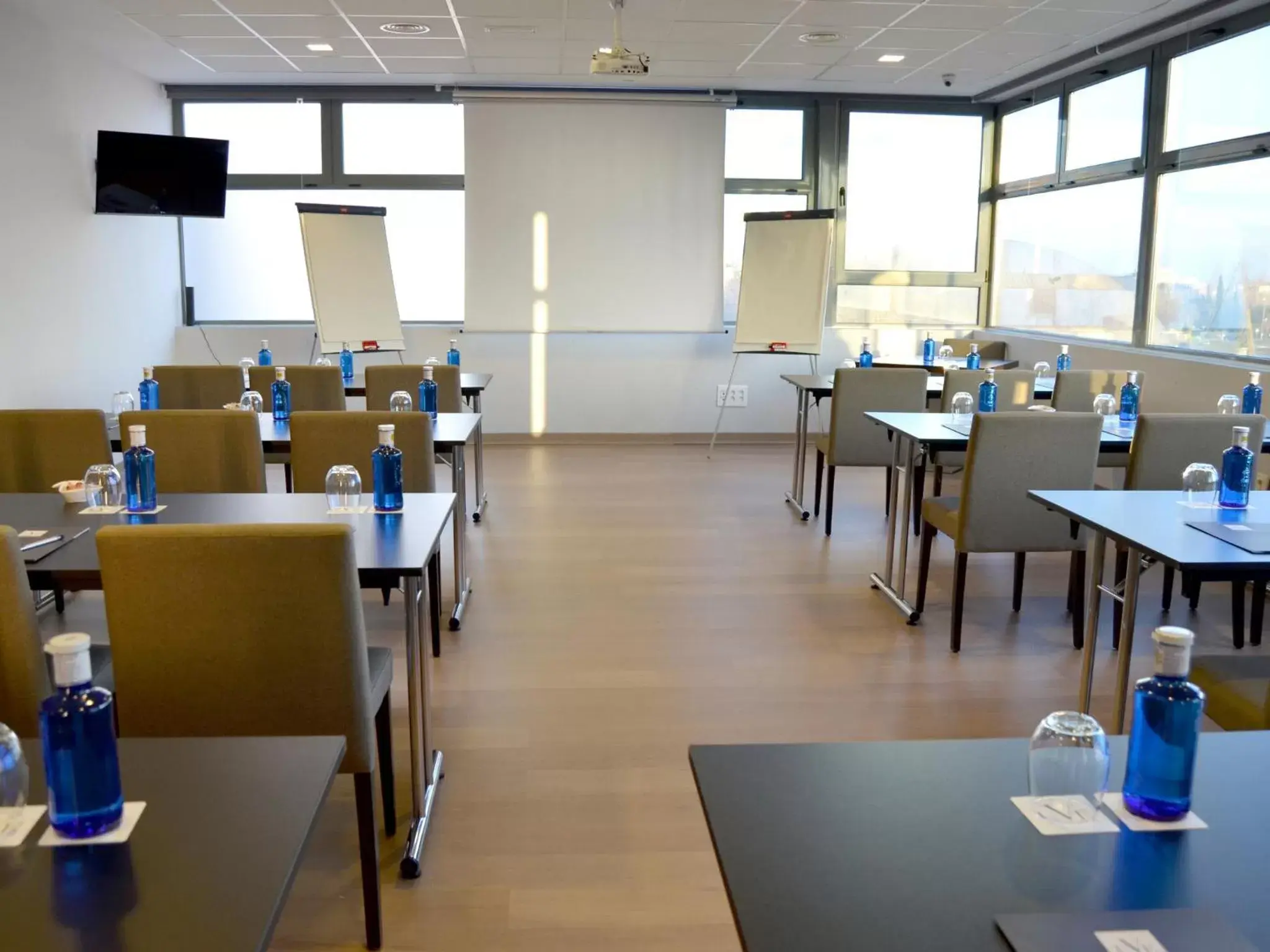 Meeting/conference room, Restaurant/Places to Eat in UVE Alcobendas