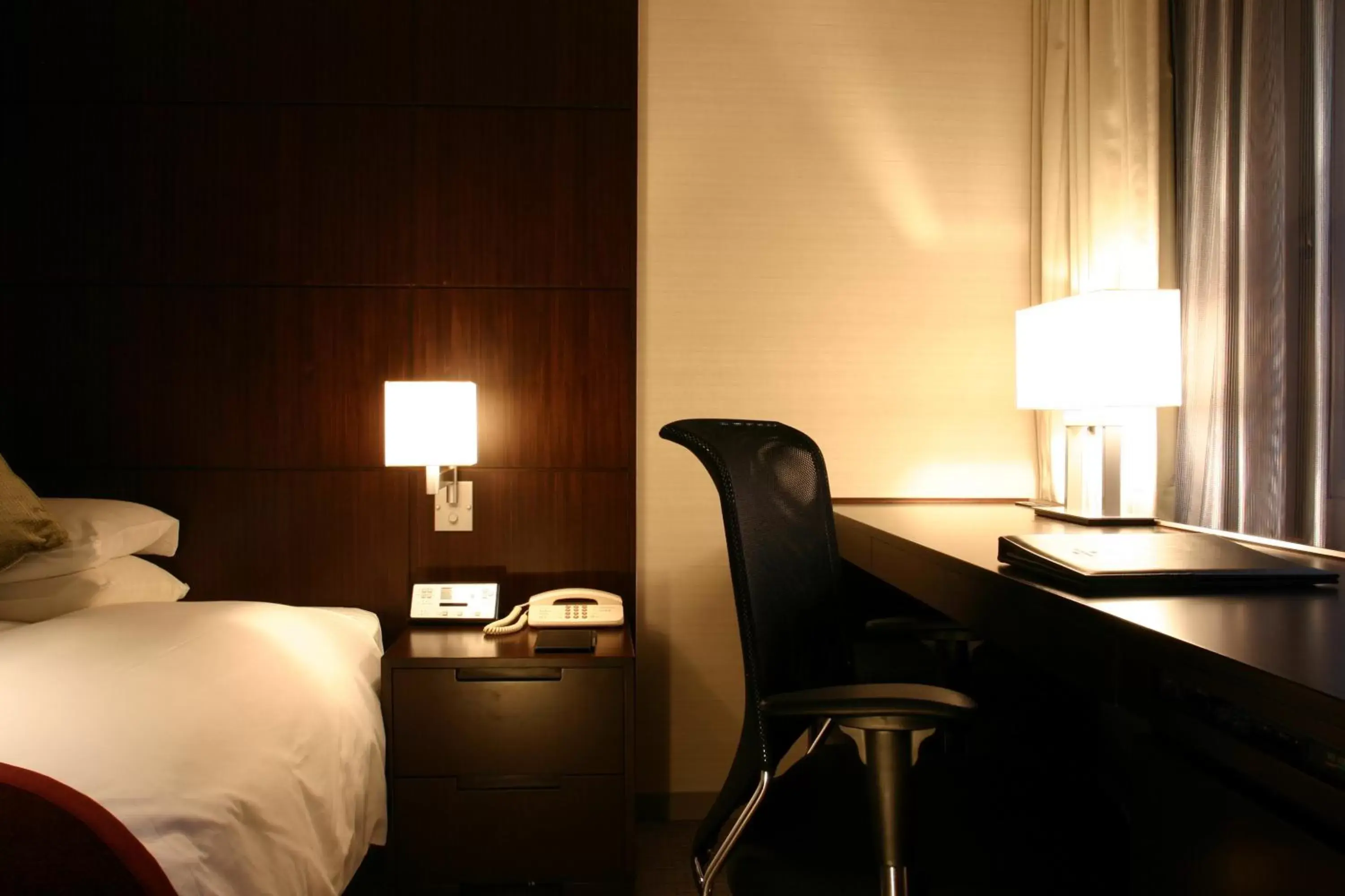 Seating area, Bed in Hotel Metropolitan Edmont Tokyo