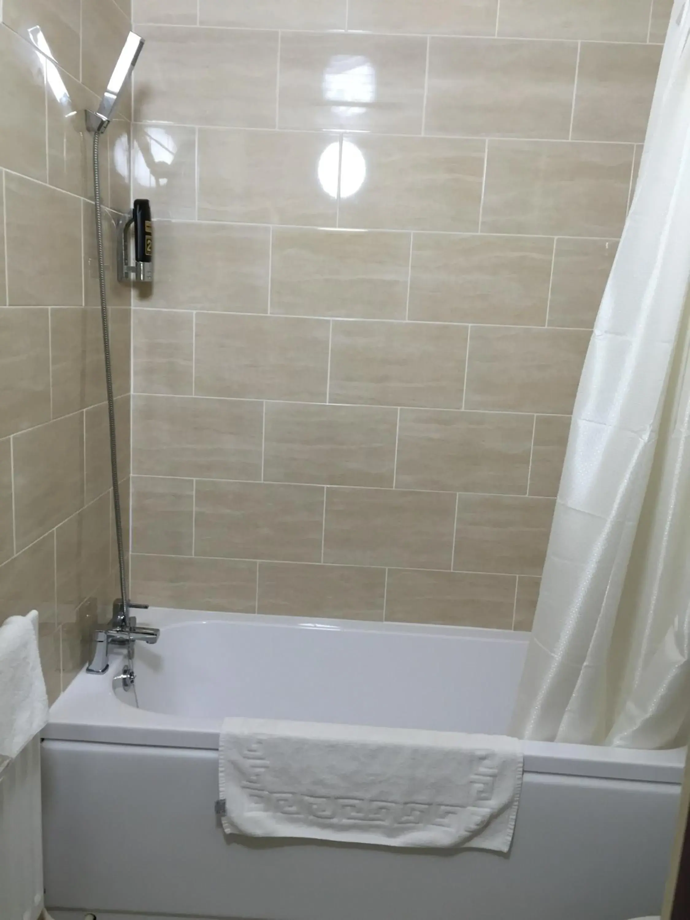 Hot Tub, Bathroom in Hylands Hotel