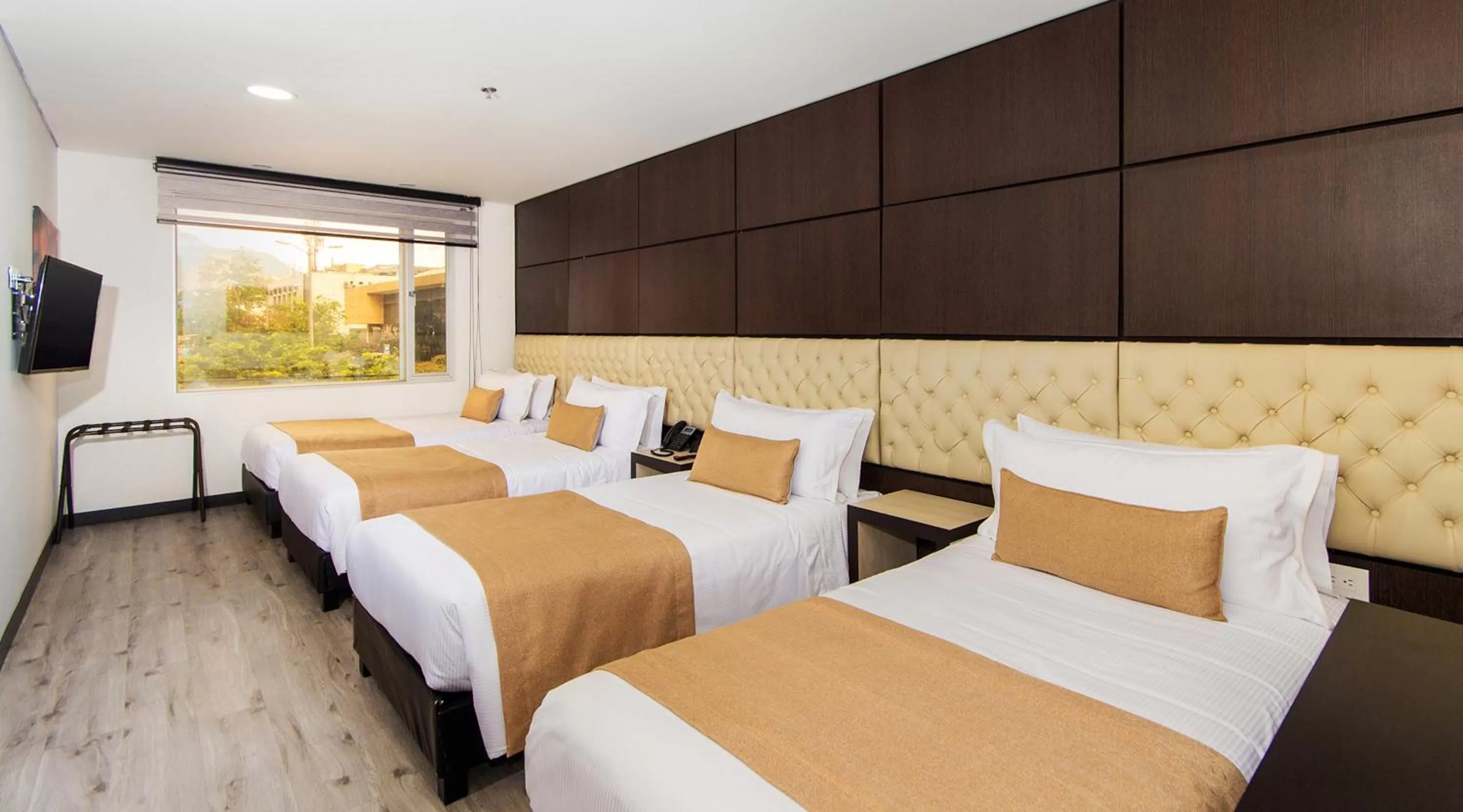 Superior Quadruple Room in Hotel American Visa Tower