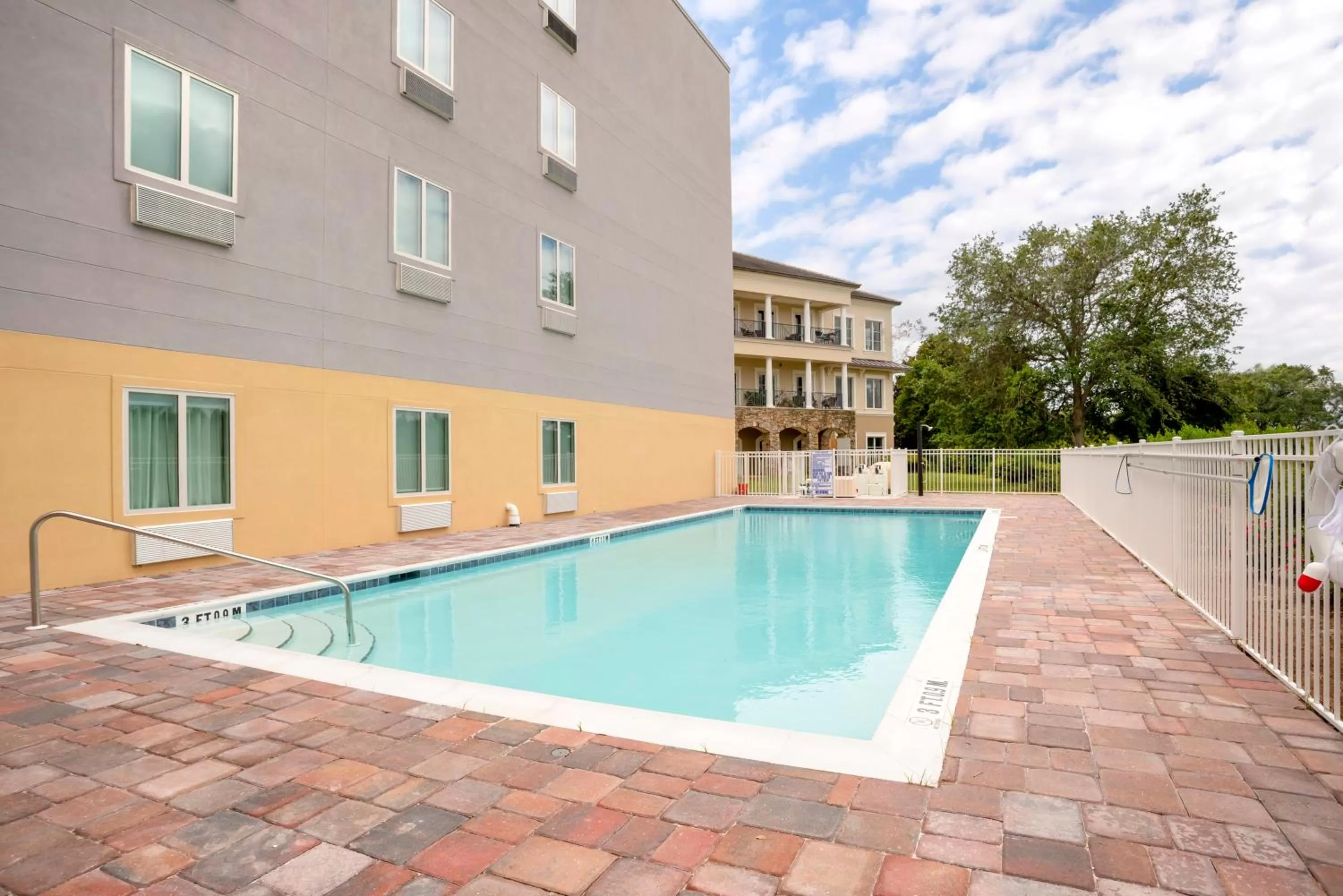 Swimming pool in Comfort Inn & Suites Destin near Henderson Beach