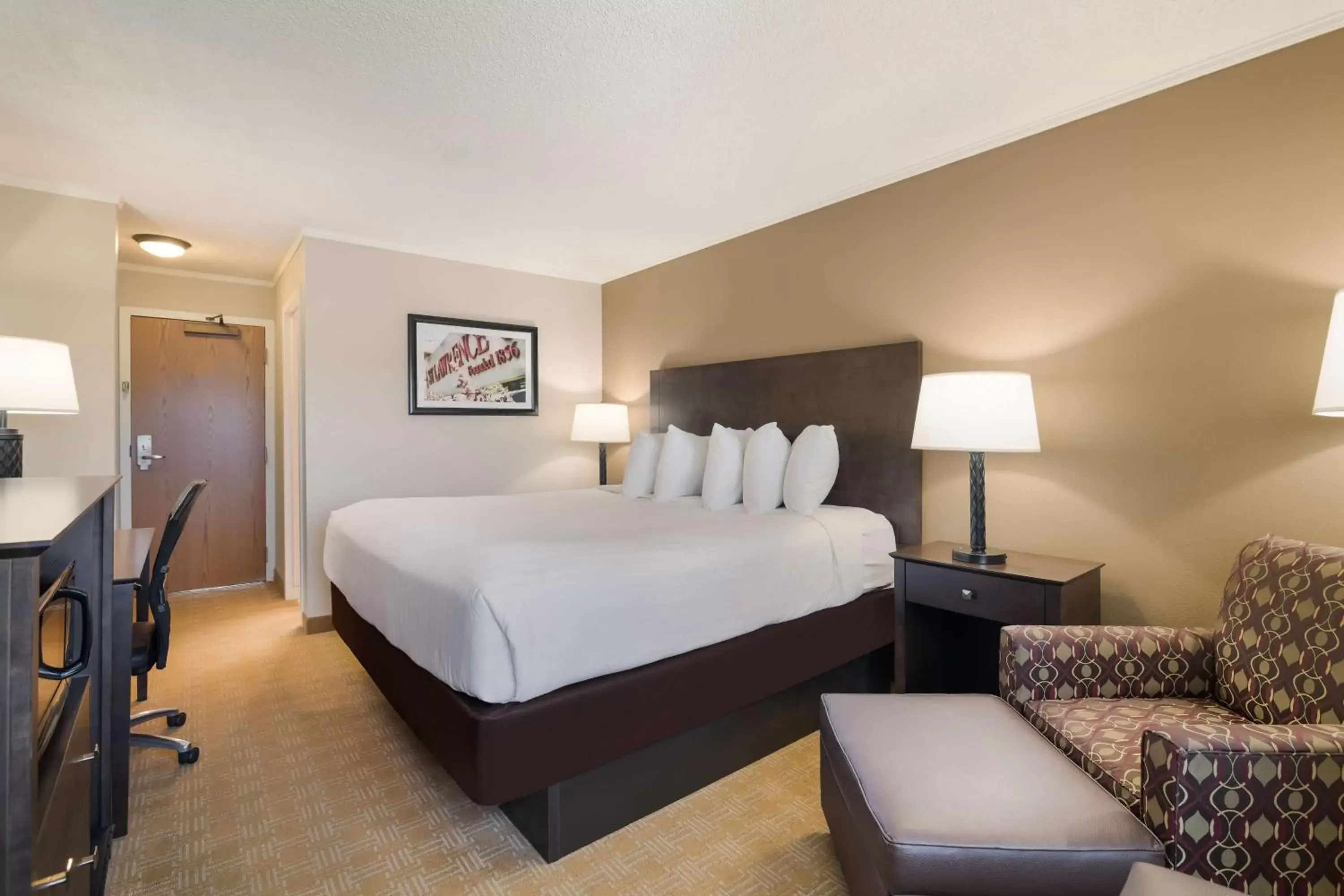 Bedroom, Bed in Best Western University Inn Bedroom, Bed in Best Western University Inn