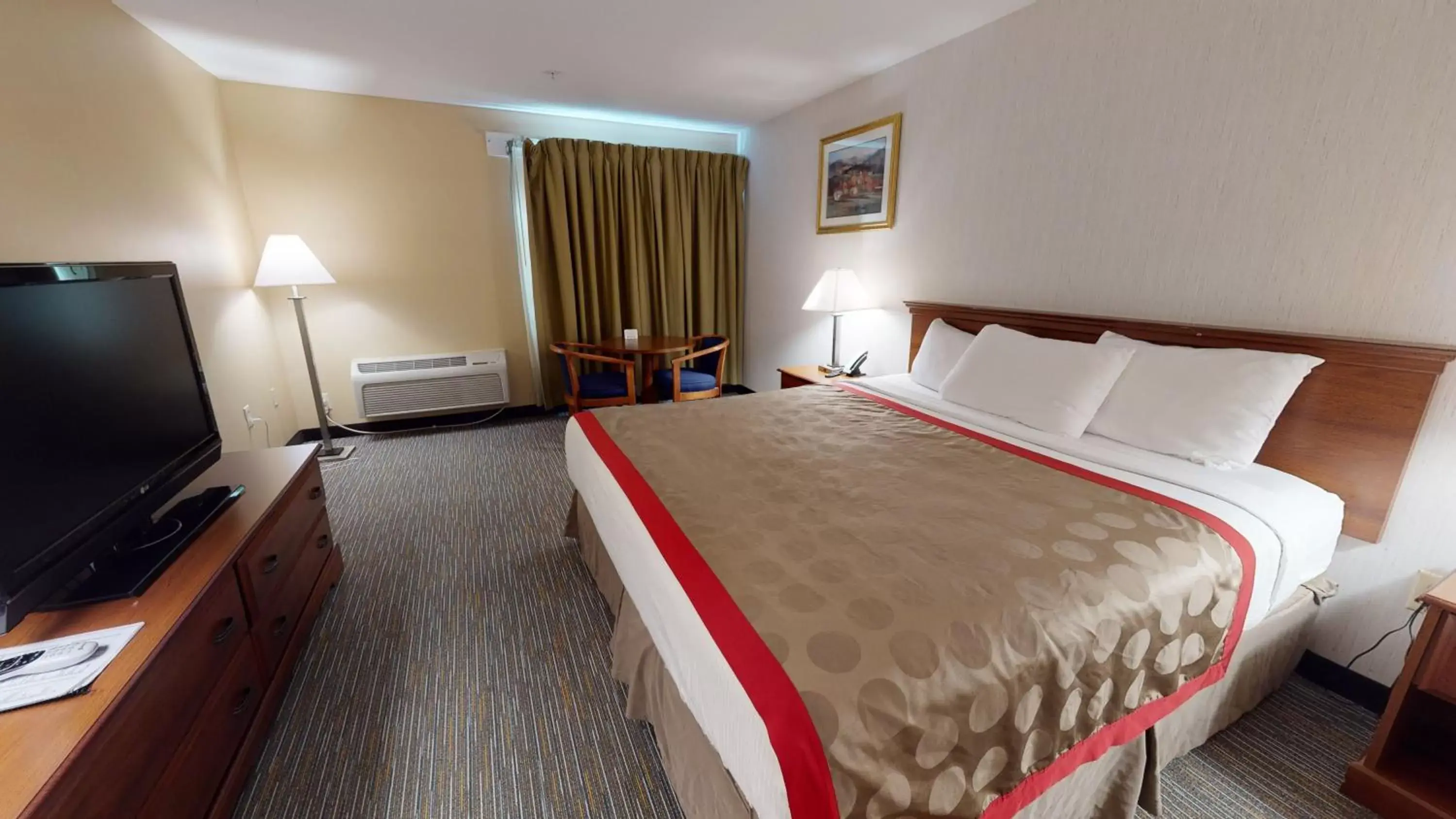 Photo of the whole room, Bed in Ramada by Wyndham Strasburg - Shenandoah Valley