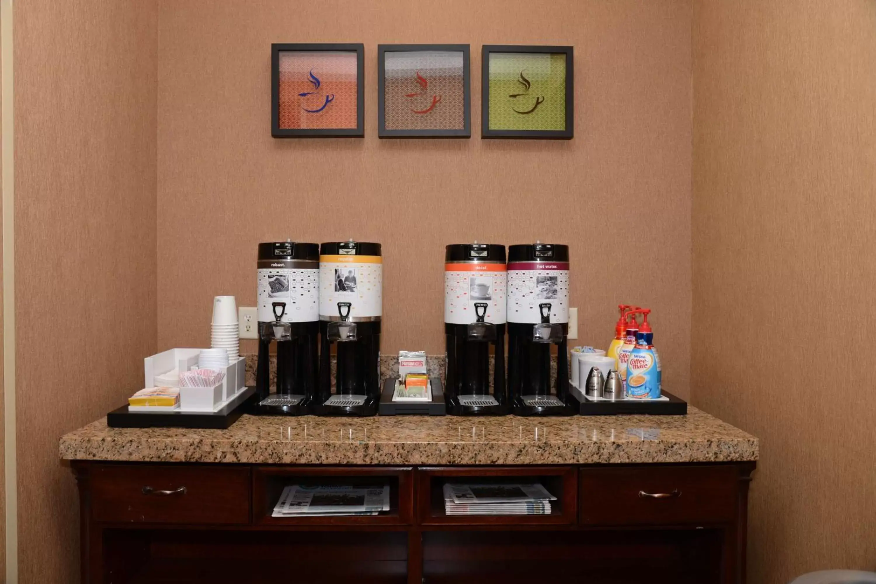 Dining area, Coffee/Tea Facilities in Hampton Inn Americus