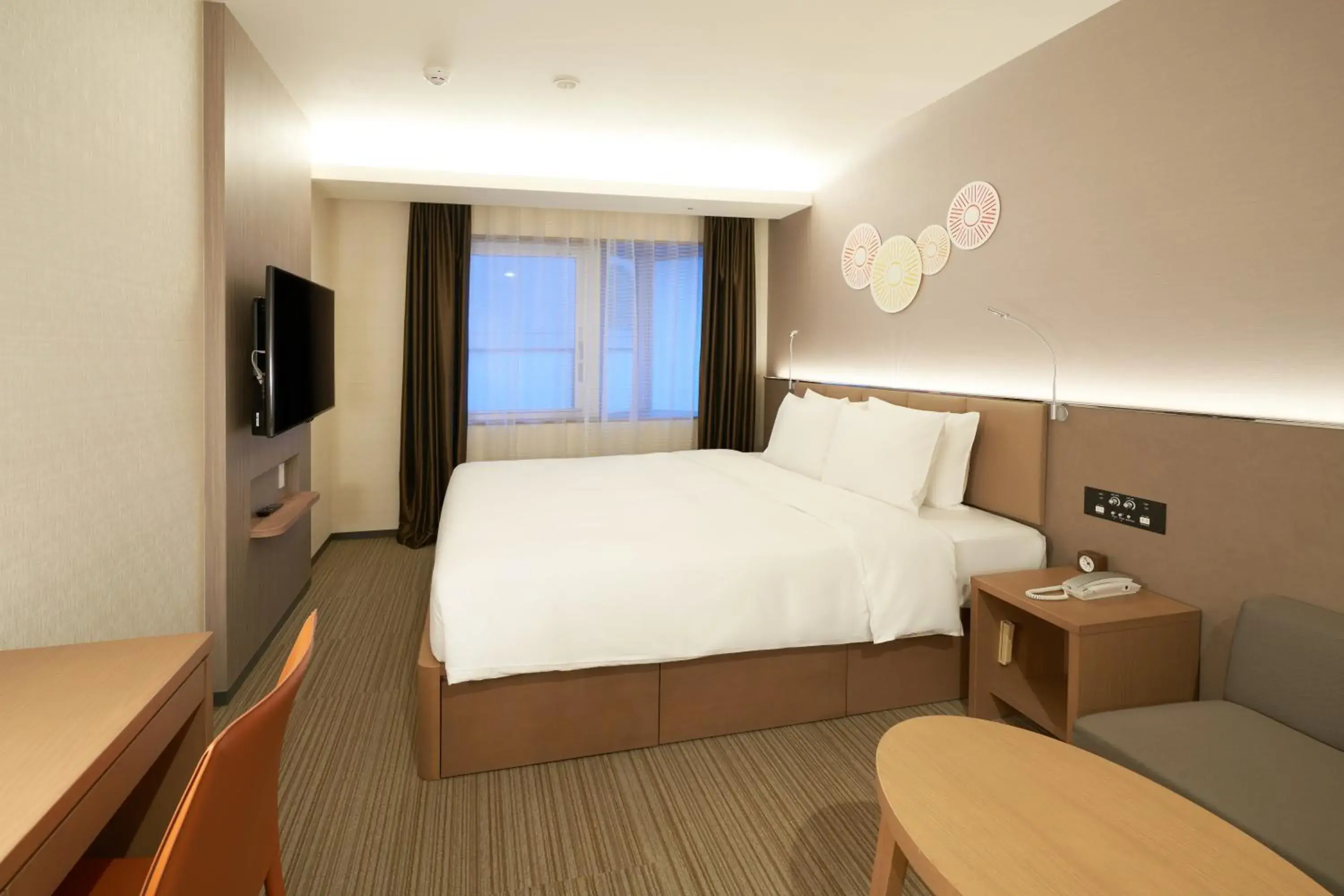 Photo of the whole room in Holiday Inn & Suites Shin Osaka, an IHG Hotel