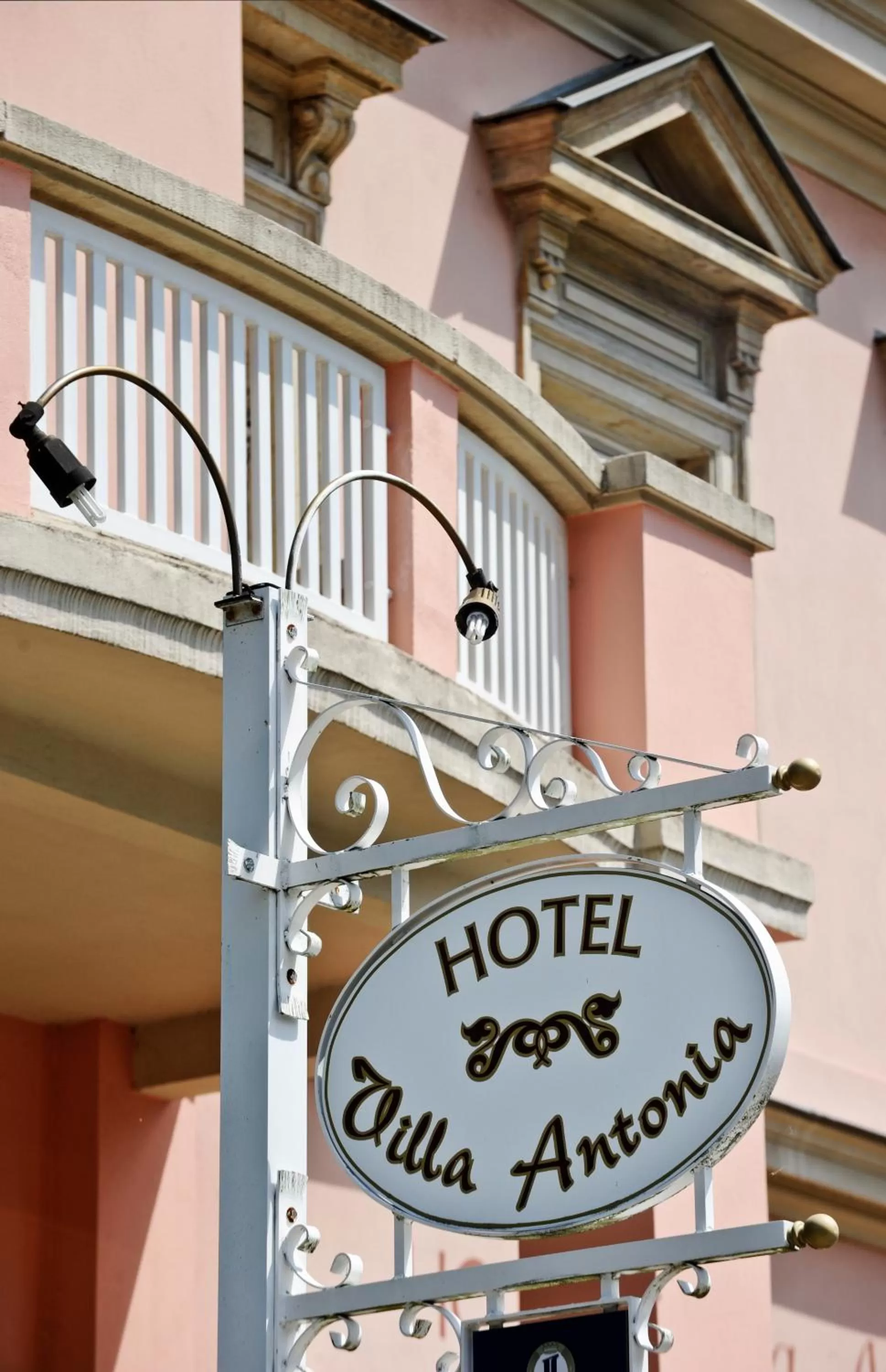 Logo/Certificate/Sign in Villa Antonia