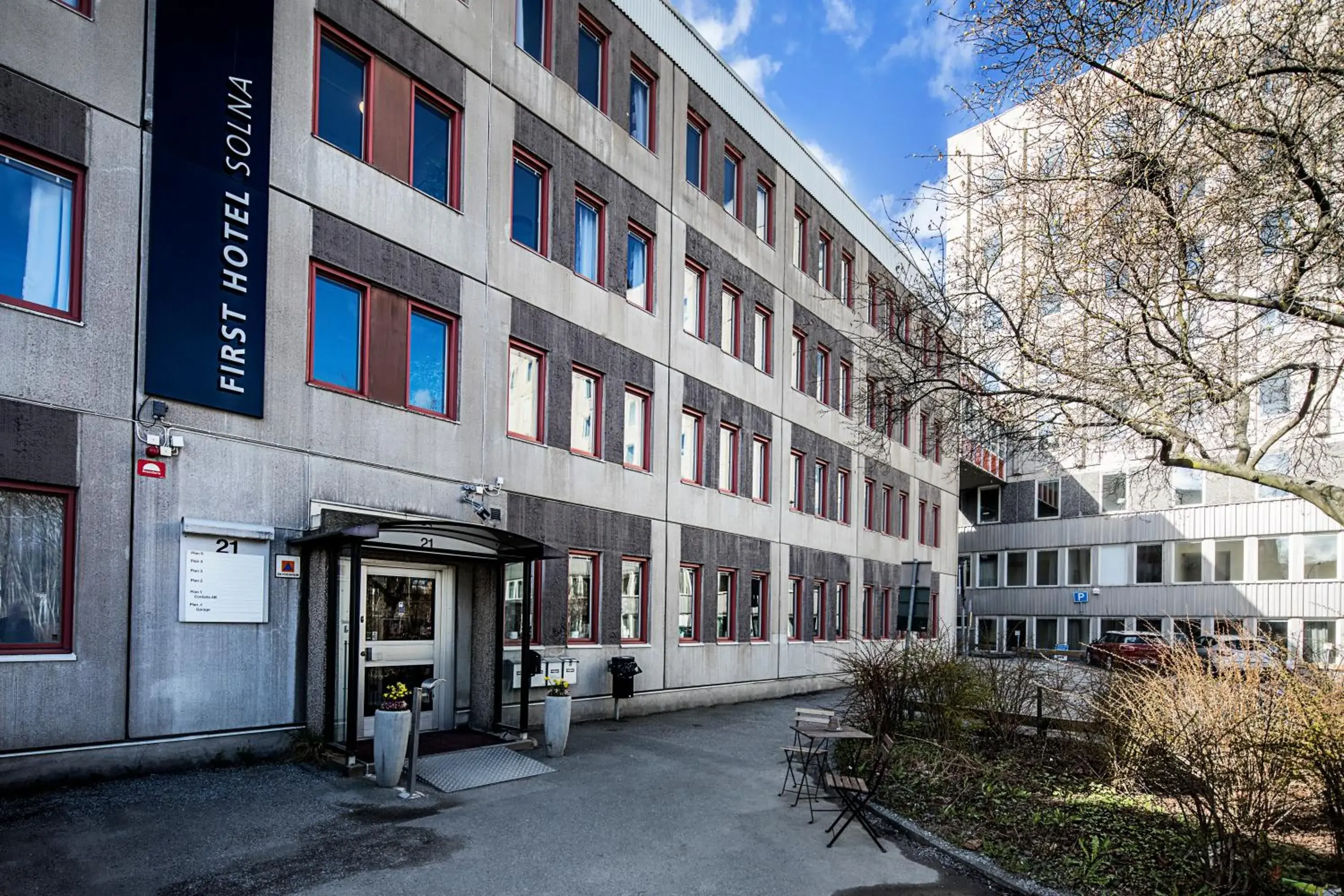 Facade/entrance in First Hotel Solna