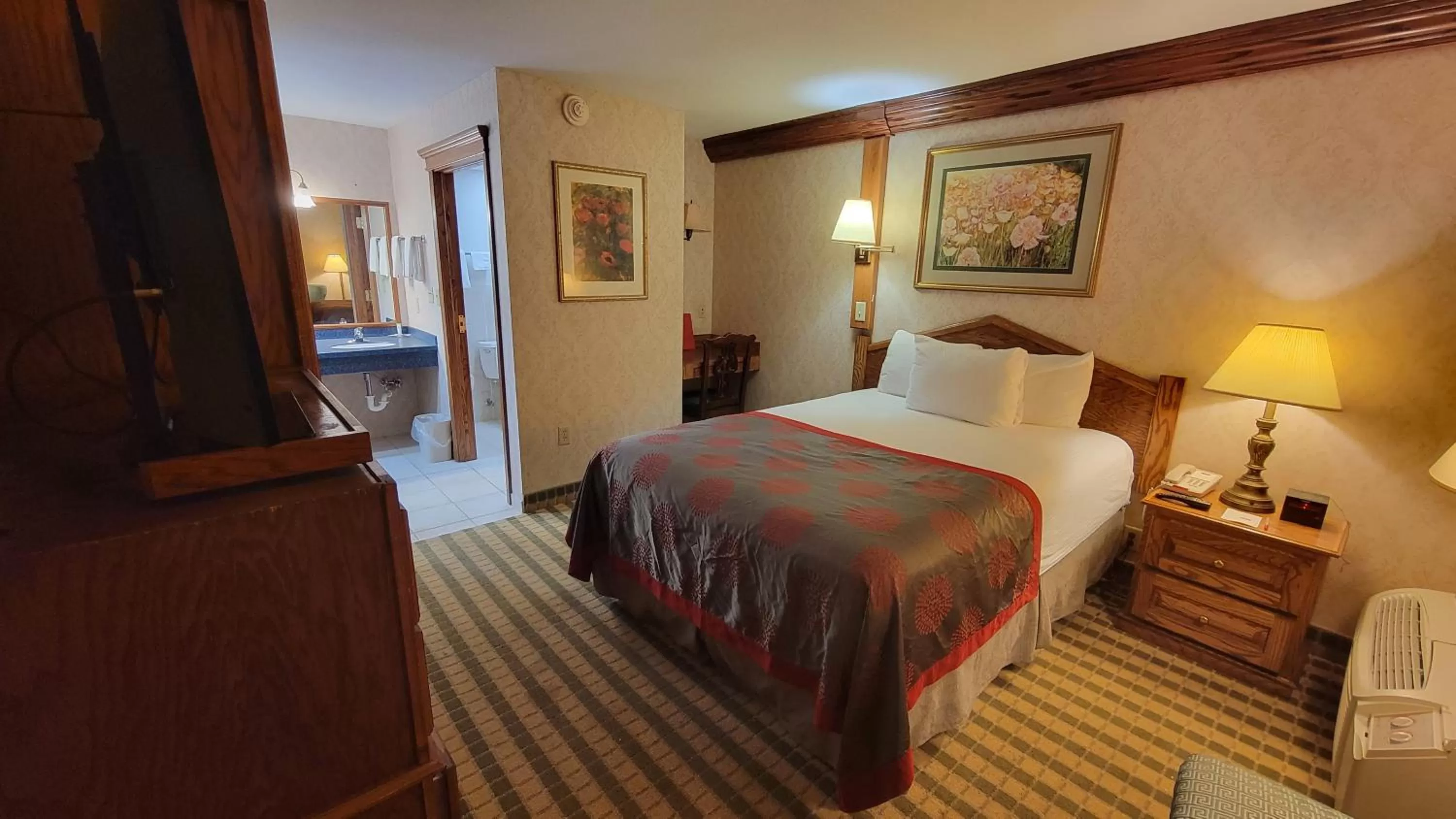 Photo of the whole room, Bed in Ramada by Wyndham Saginaw Hotel & Suites