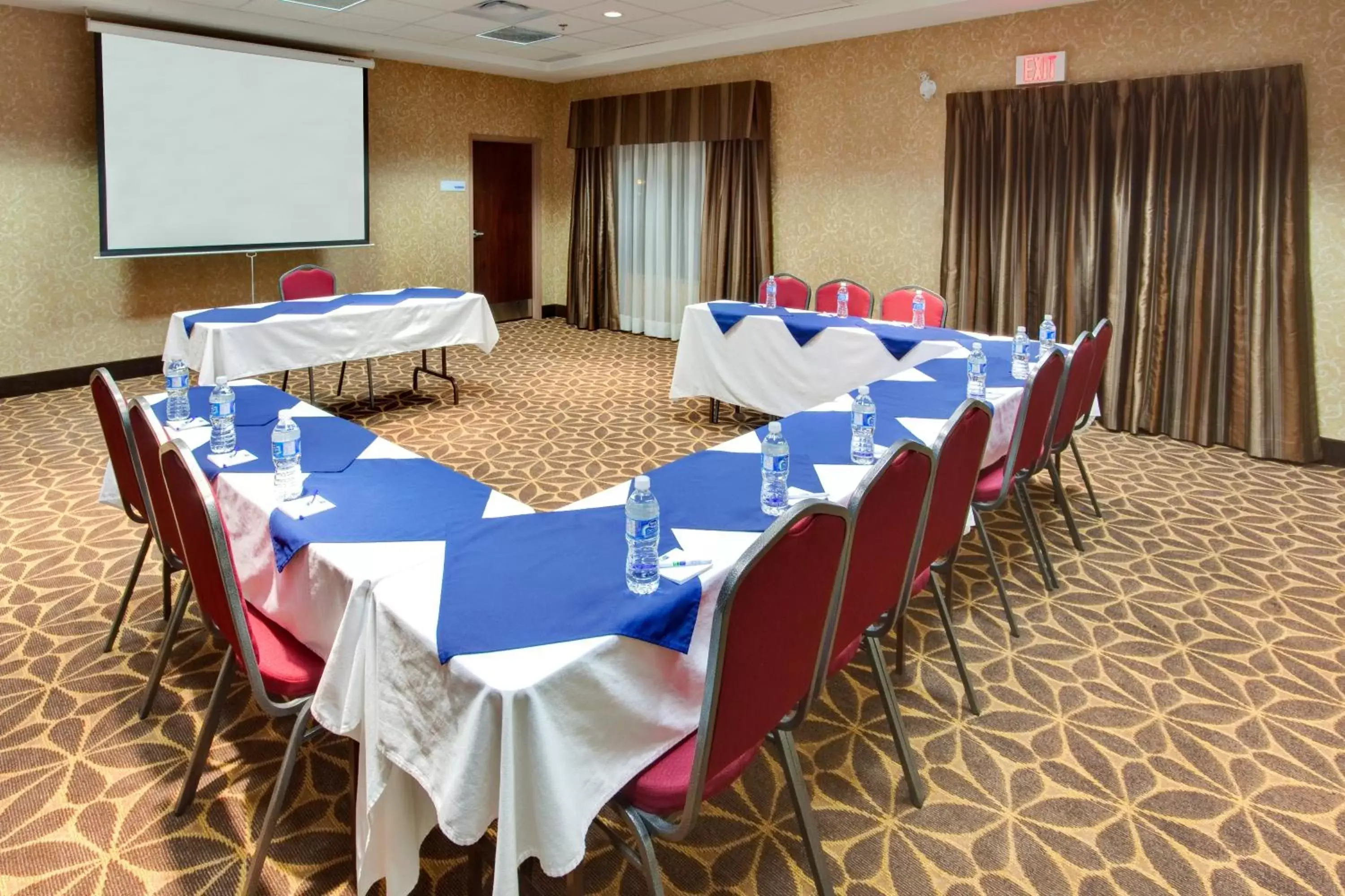 Meeting/conference room, Business Area/Conference Room in Holiday Inn Express Hotel & Suites Brockville, an IHG Hotel