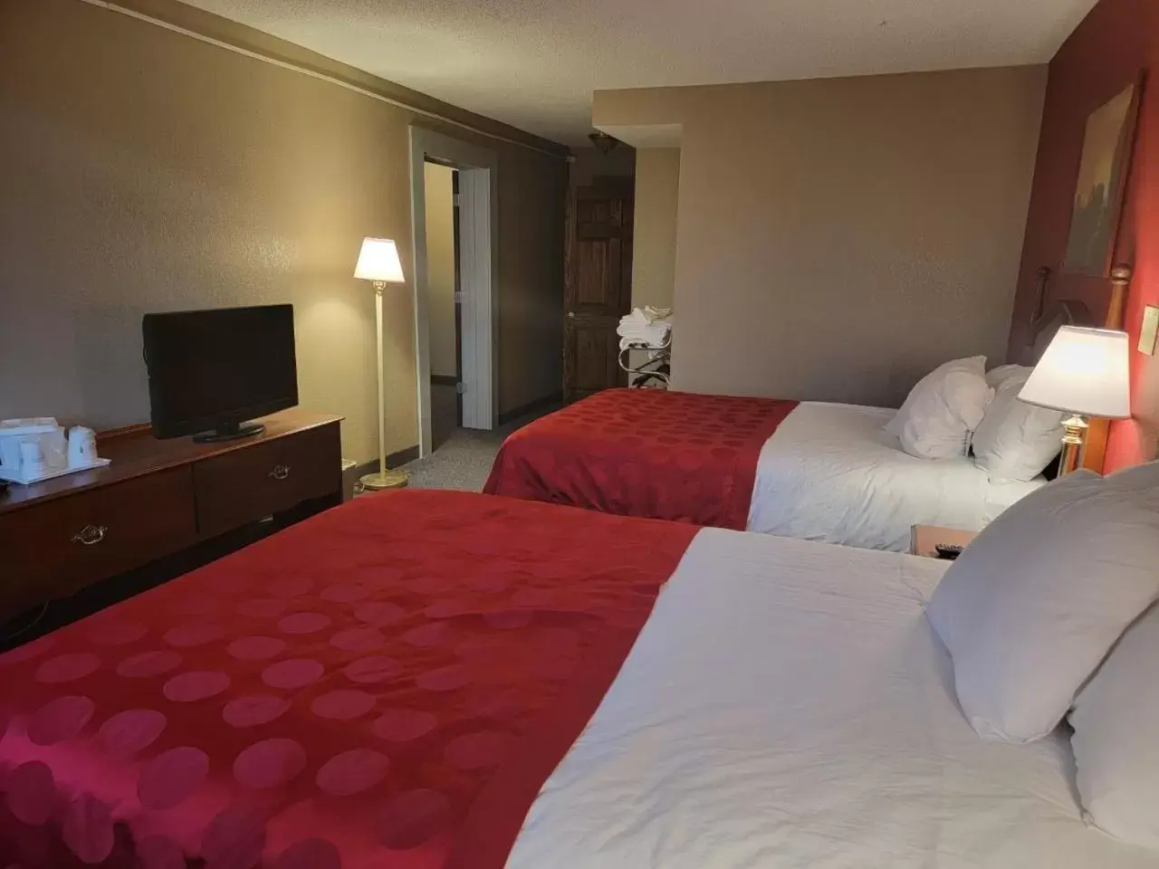 Photo of the whole room, Bed in Ramada by Wyndham Angola/Fremont Area