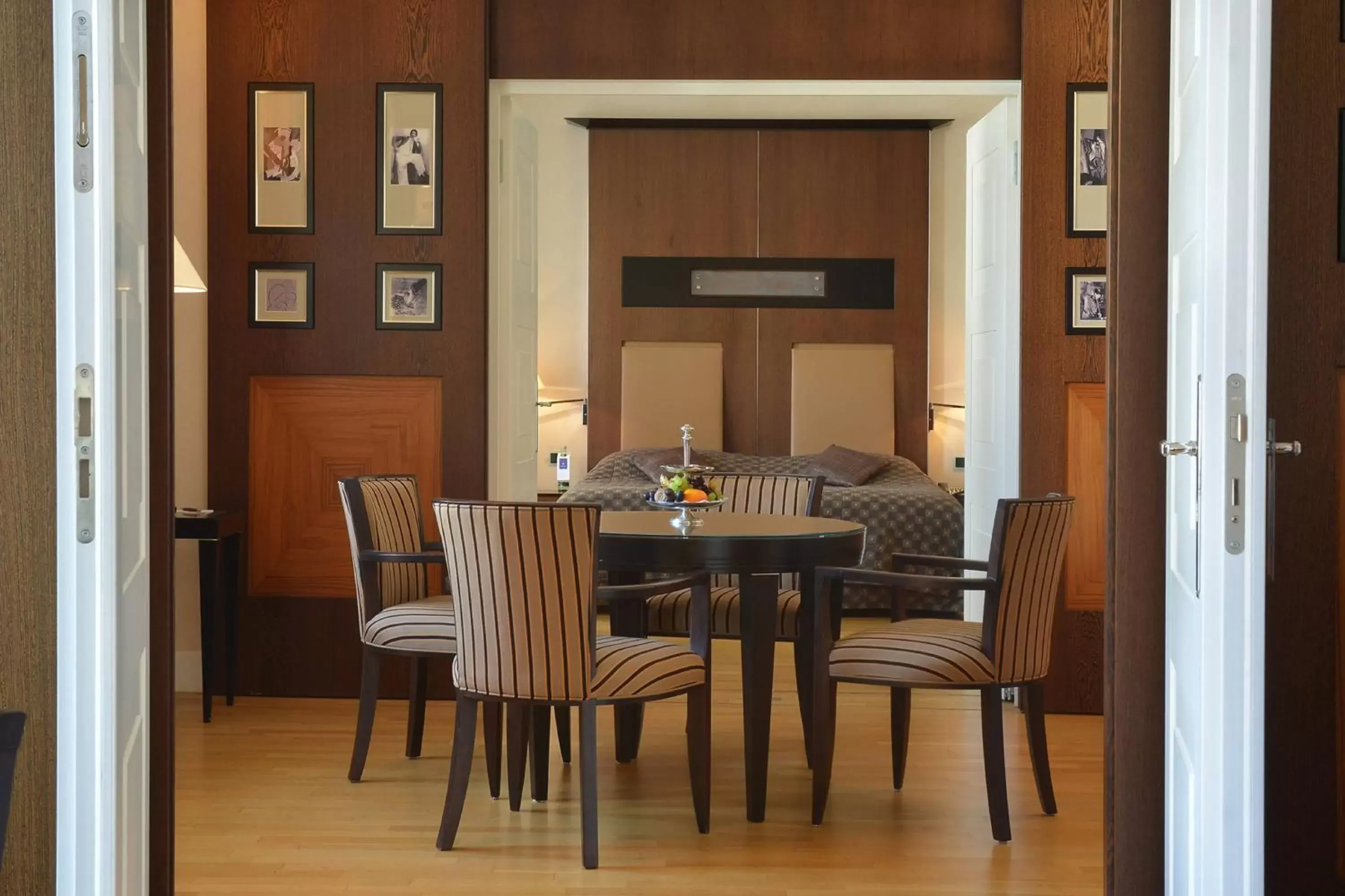 Photo of the whole room, Dining Area in Hotel Elephant Weimar, Autograph Collection