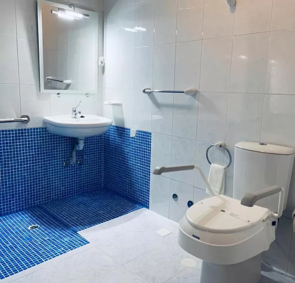 Twin Room in Hotel Valenca do Minho Twin Room in Hotel Valenca do Minho