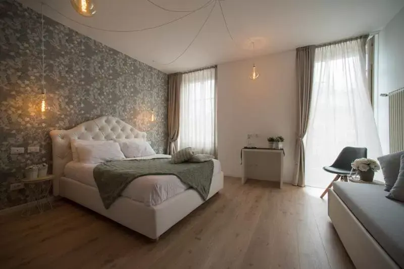 Bathroom, Seating Area in Lainez Rooms & Suites